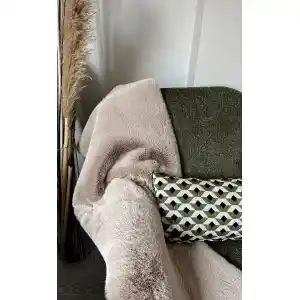 MOLLIS POST 1205 Yumuşak Dokulu Uzun Tüylü Yıkanabilir Tavşan Postu