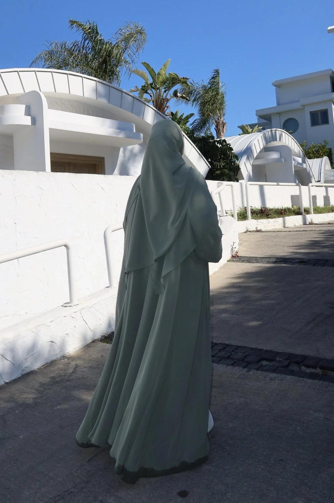 001 DÜĞMELİ şalı ŞİFON ABAYA mint
