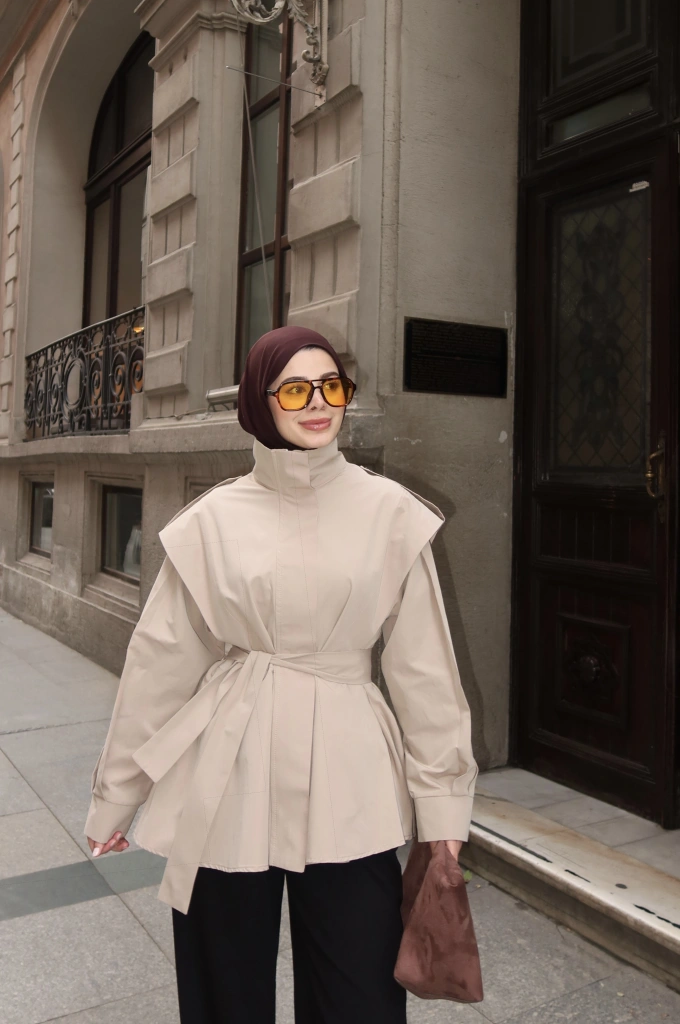 7623 DİK YAKA GENİŞ OMUZ TRENÇ KOYU BEJ