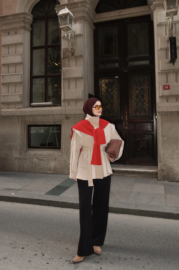 7623 DİK YAKA GENİŞ OMUZ TRENÇ KOYU BEJ