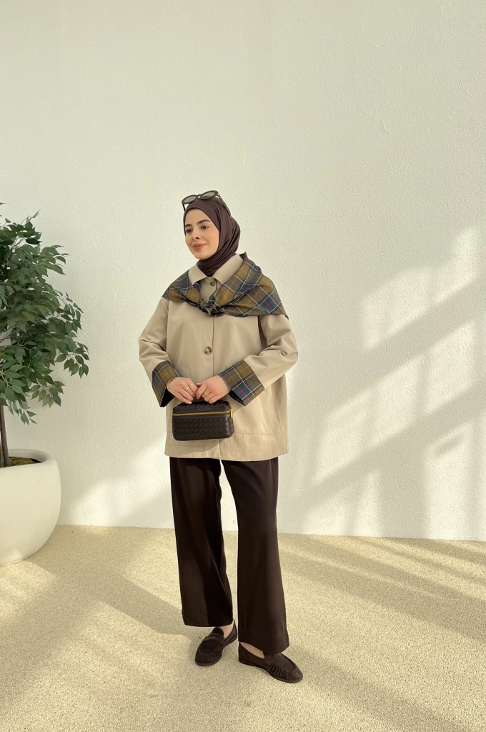 İÇ EKOSE FULARLI TRENÇKOT bej