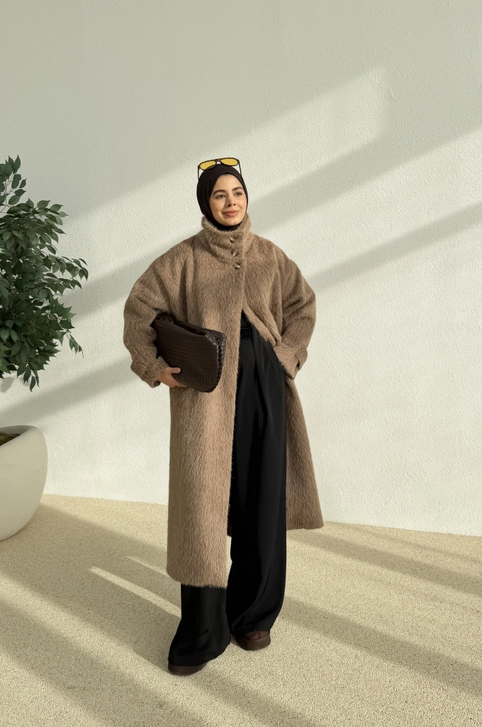 KEMERLİ DOKULU DİK YAKA KABAN