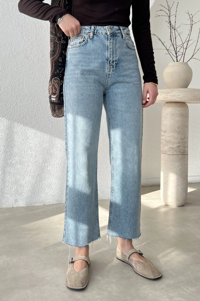 Zara Model Ultra Yüksek Belli Kesik Düz Paça Jeans Kar Yıkama (açk)