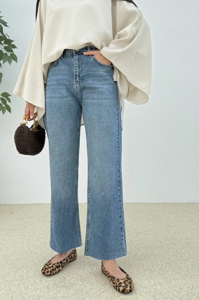 Zara Model Ultra Yüksek Belli Kesik Düz Paça Jeans ARA MAVİ