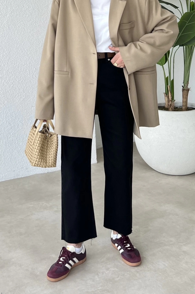 ZARA MODEL ULTRA YÜKSEK BELLİ KESİK DÜZ PAÇA SİYAH JEANS