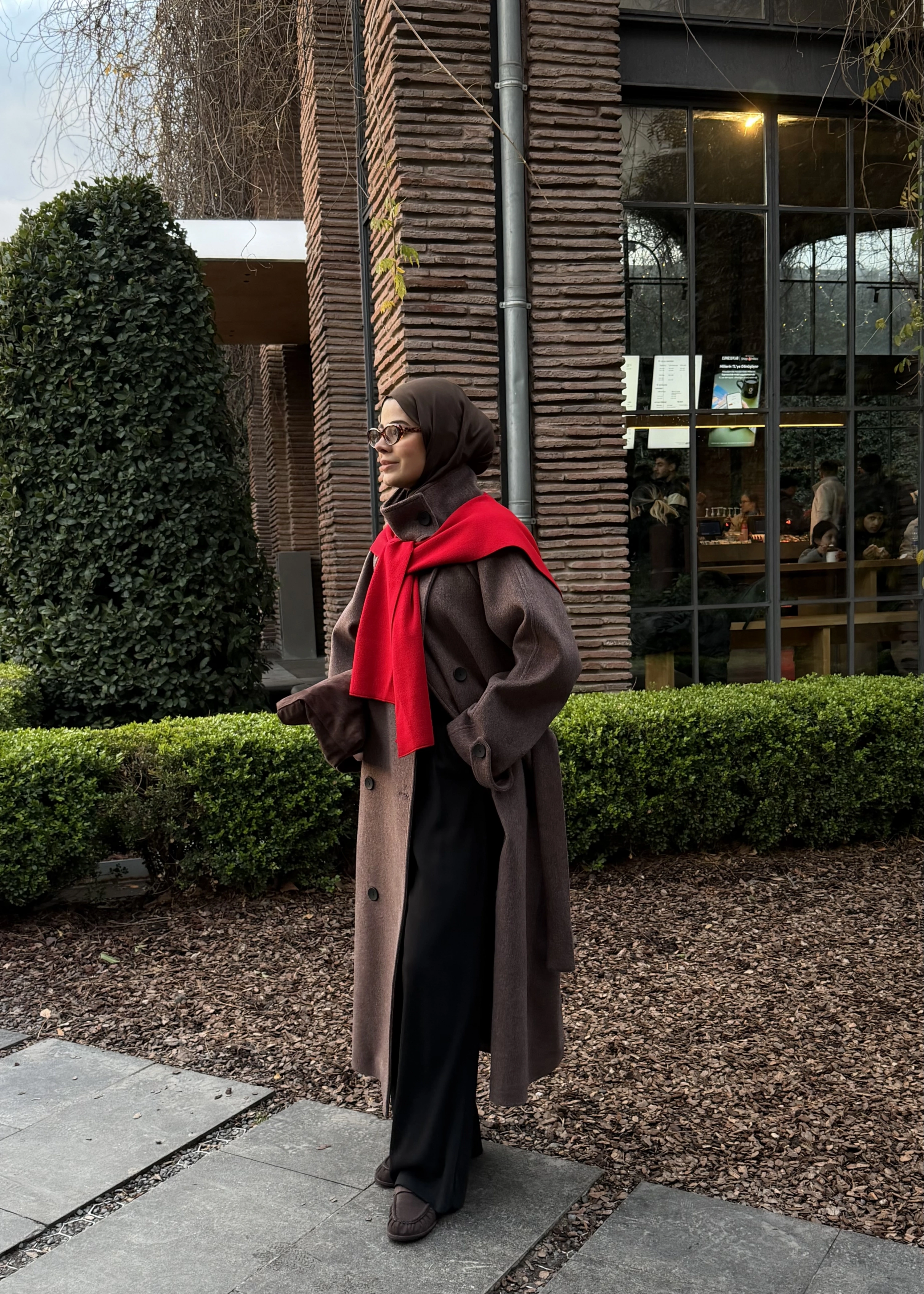 İTHAL KUMAŞ KAPAKLI YAKALI KABAN kahve