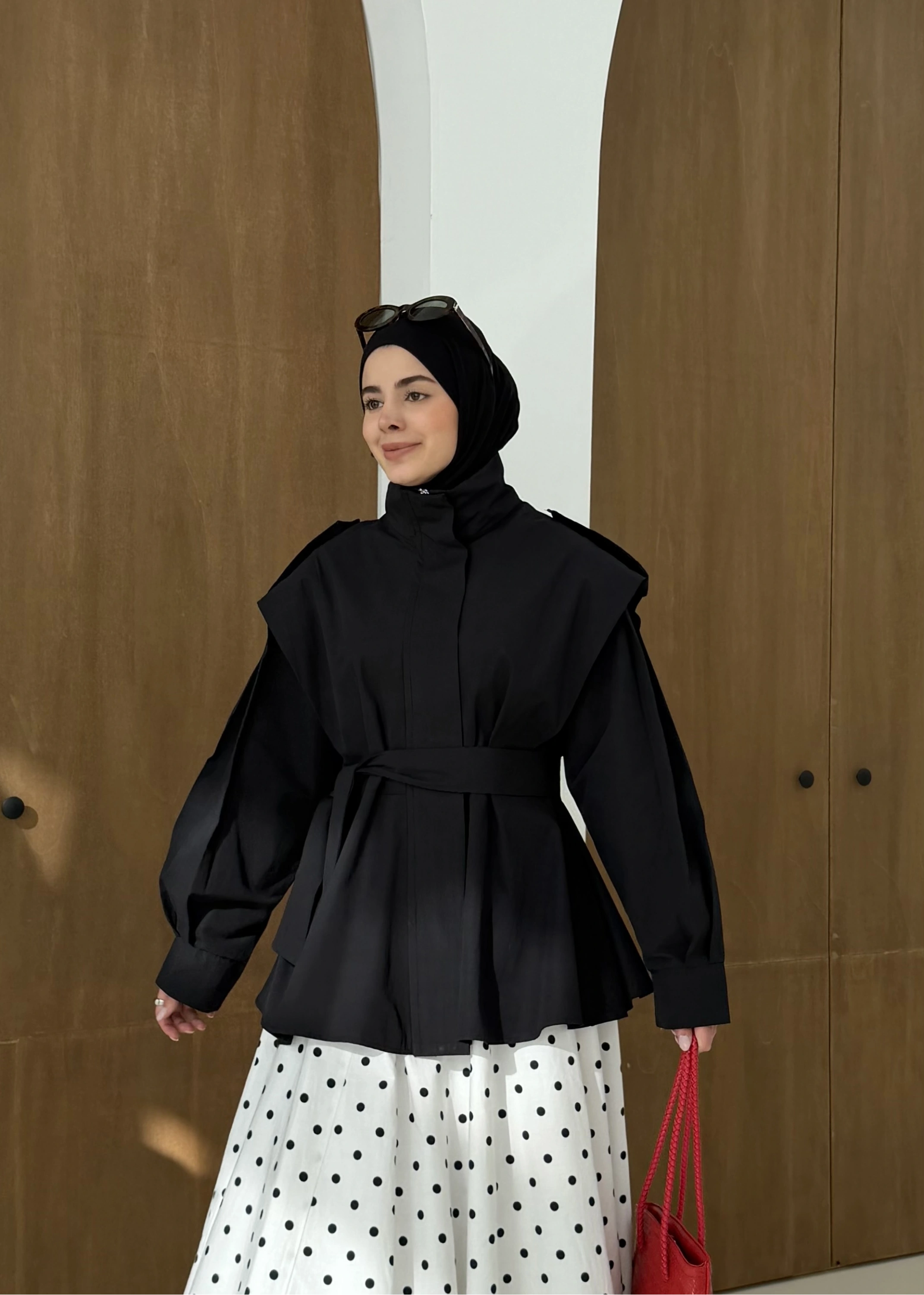 7623 DİK YAKA GENİŞ OMUZ TRENÇ siyah