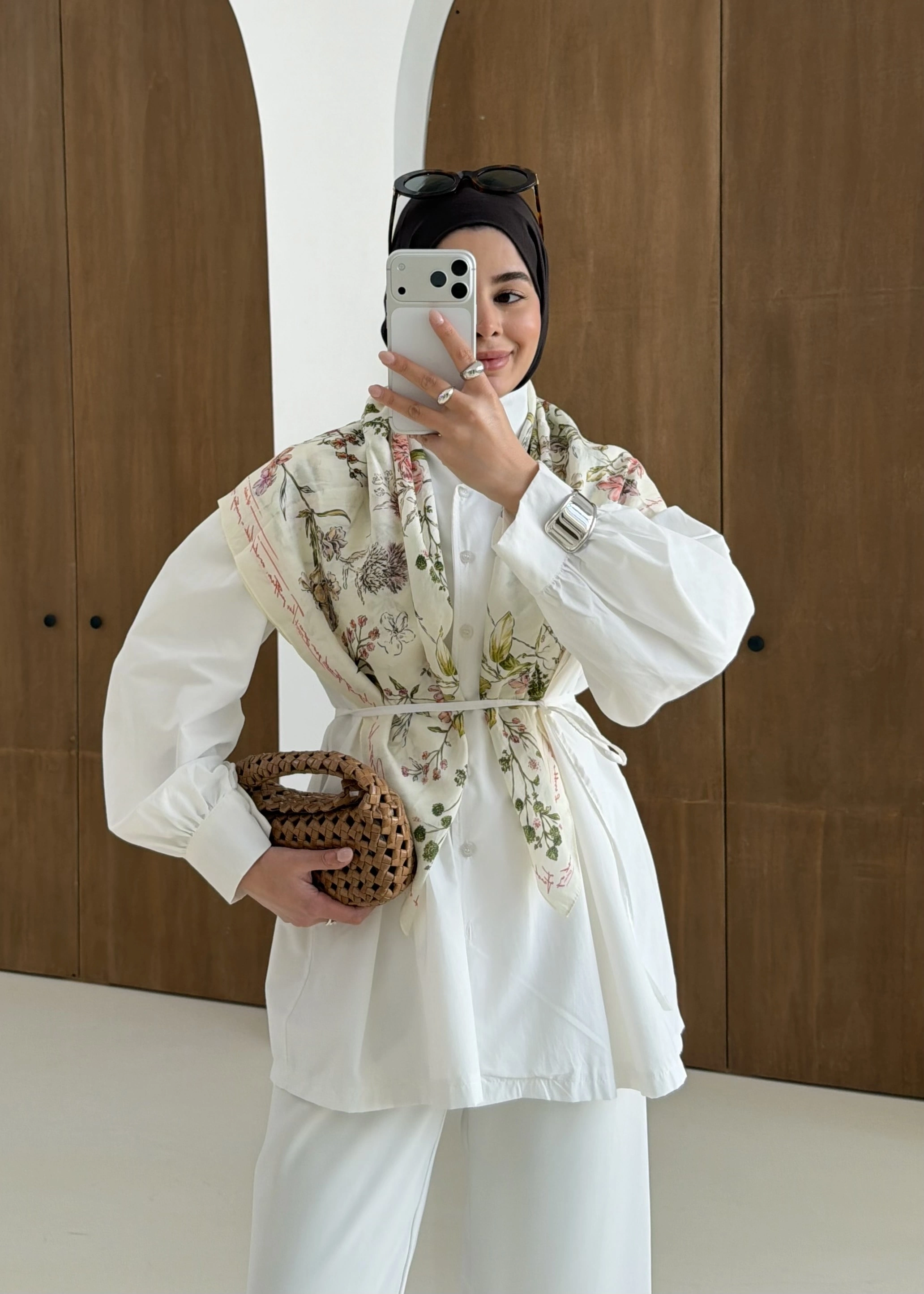 DİK YAKA GÖMLEK beyaz