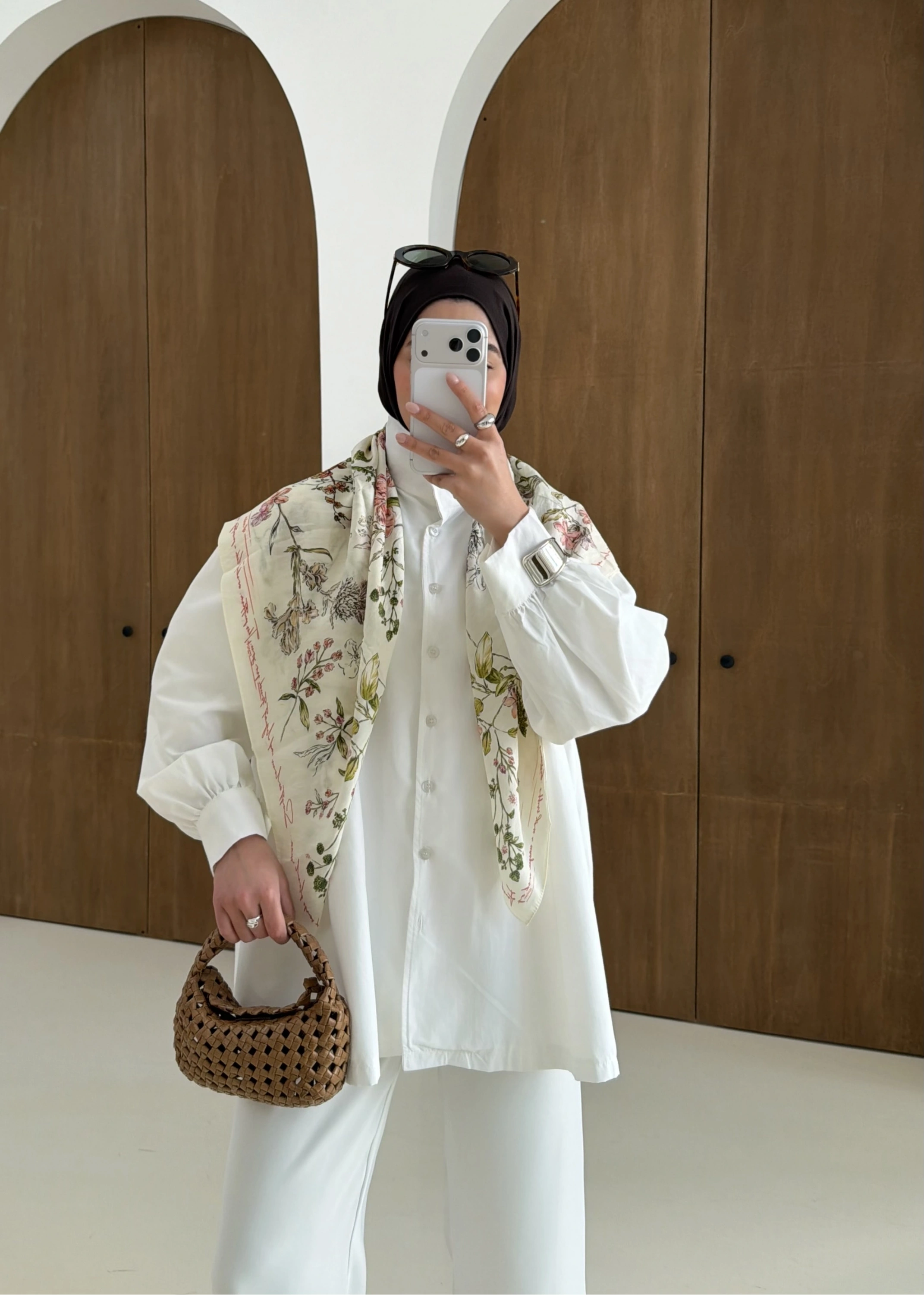 DİK YAKA GÖMLEK beyaz