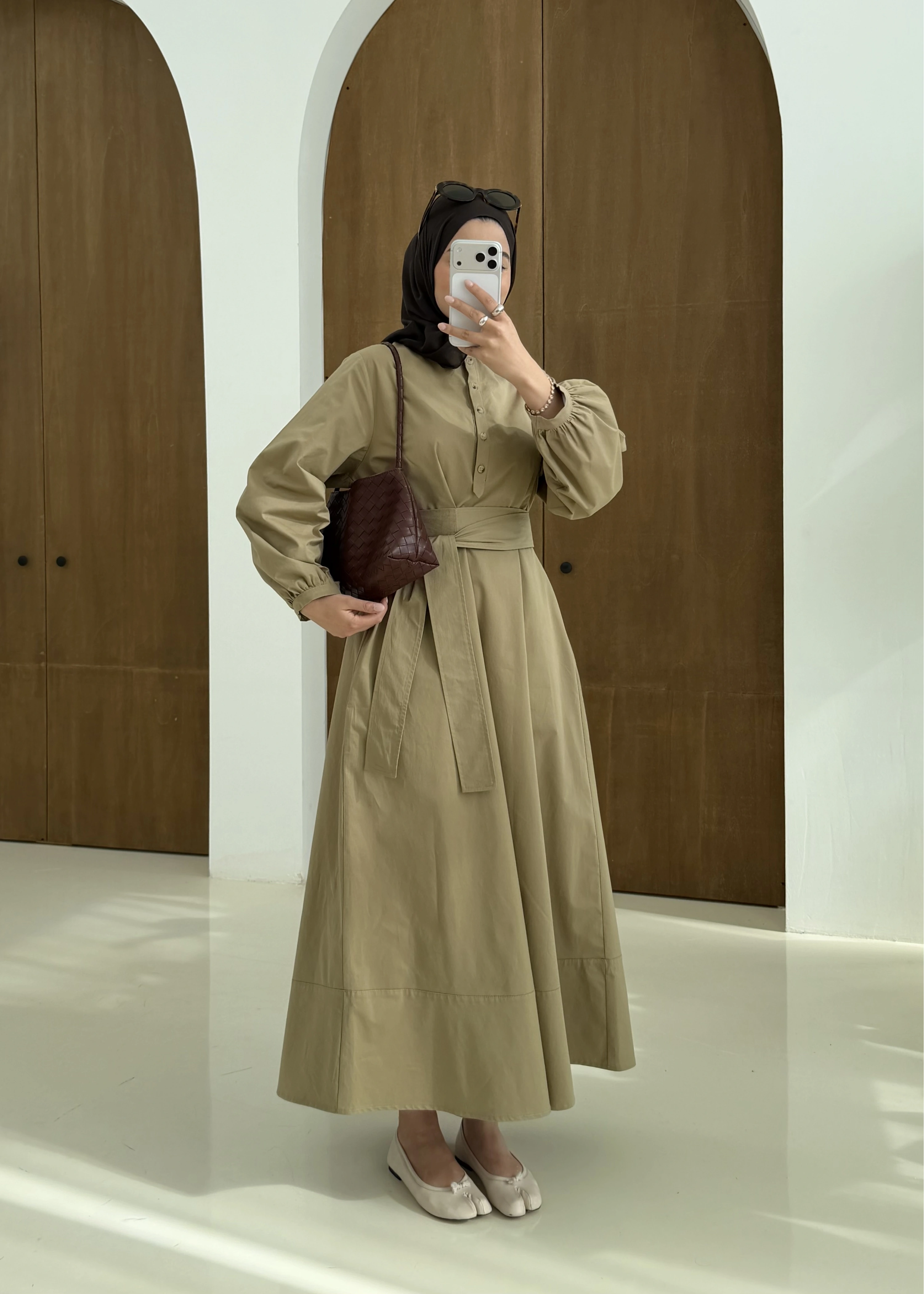 2349 MUSCAT DÜĞMELİ ELBİSE vizon