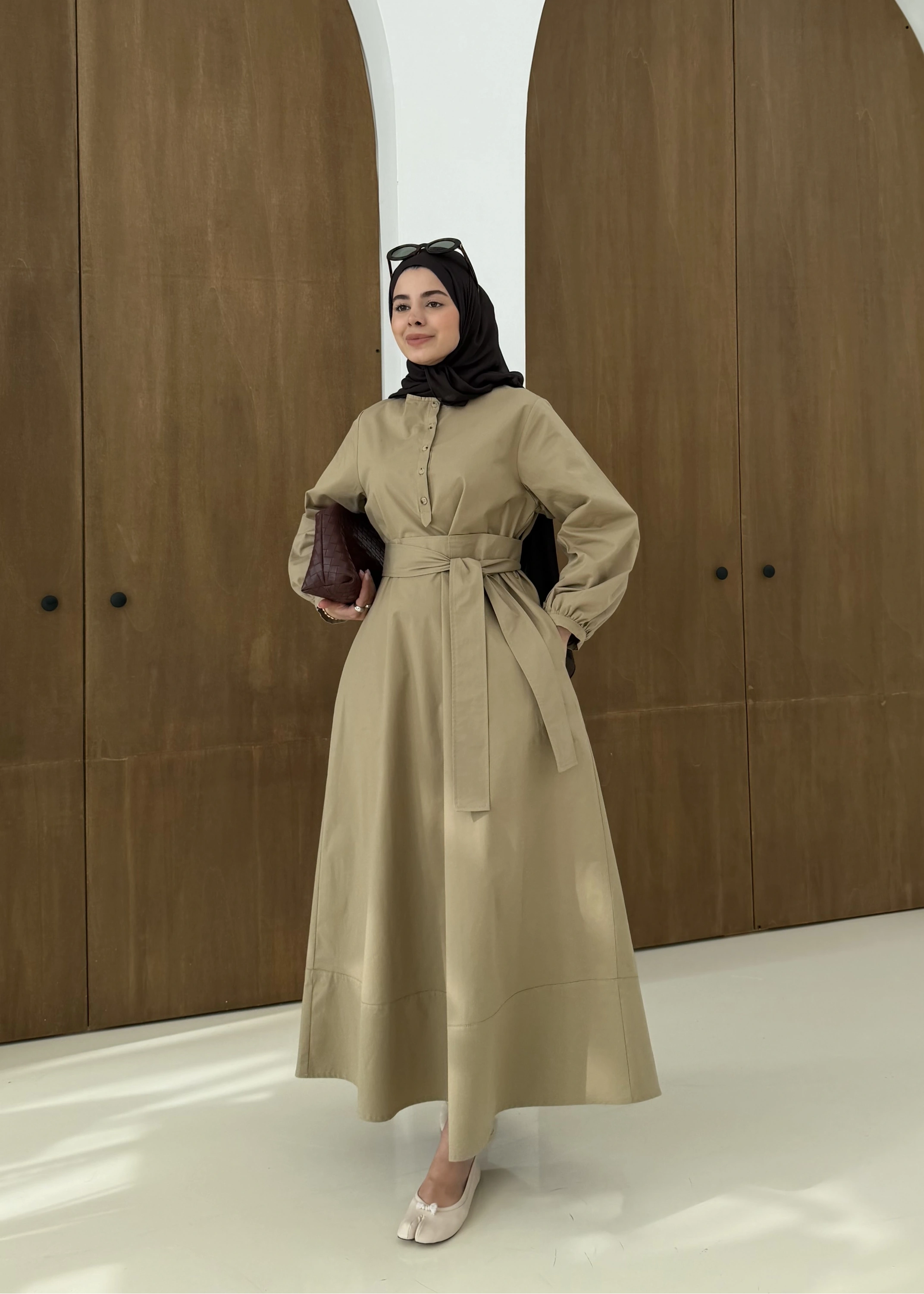 2349 MUSCAT DÜĞMELİ ELBİSE vizon