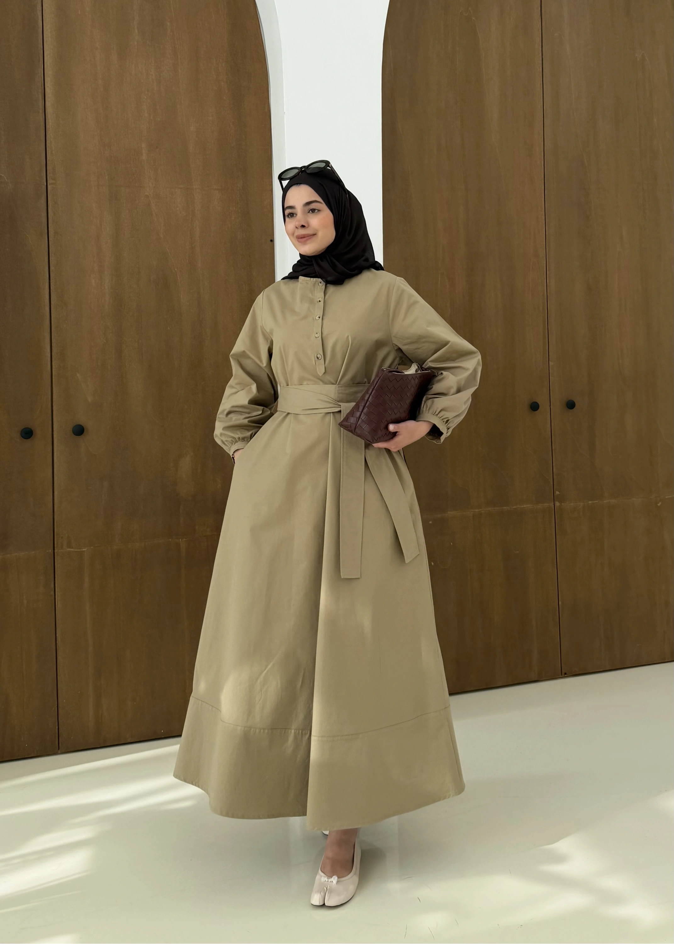 2349 MUSCAT DÜĞMELİ ELBİSE vizon