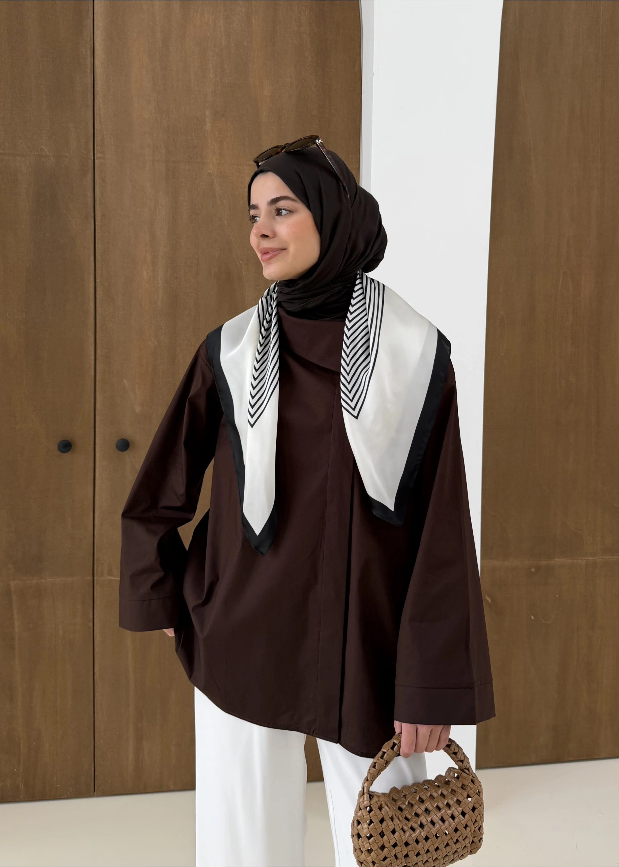 5419 ASİMETRİK YAKA GÖMLEK KAHVE