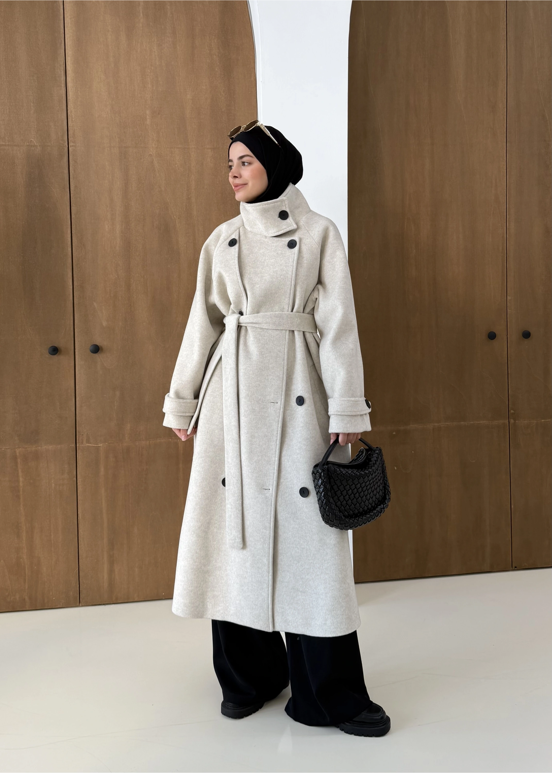 7120 İTHAL KUMAŞ KAPAKLI YAKALI KABAN bej