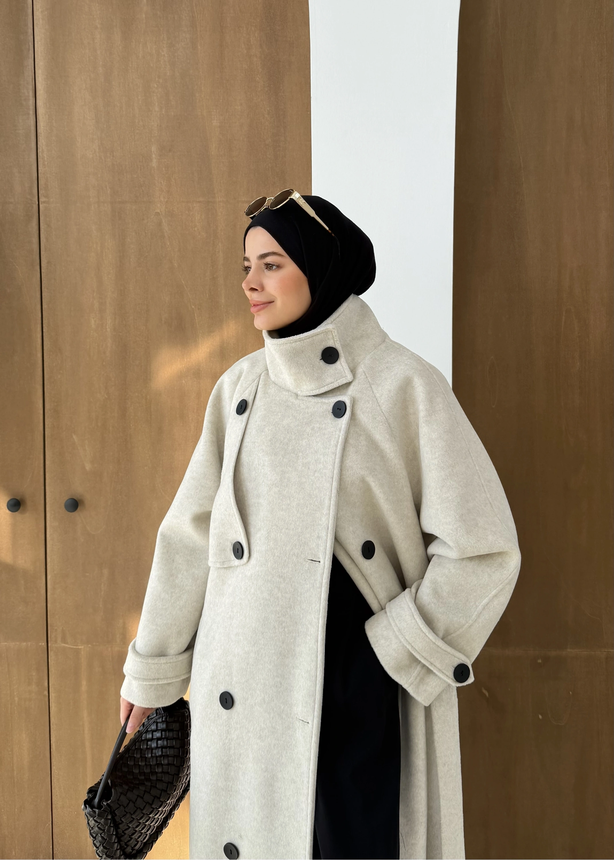 7120 İTHAL KUMAŞ KAPAKLI YAKALI KABAN bej