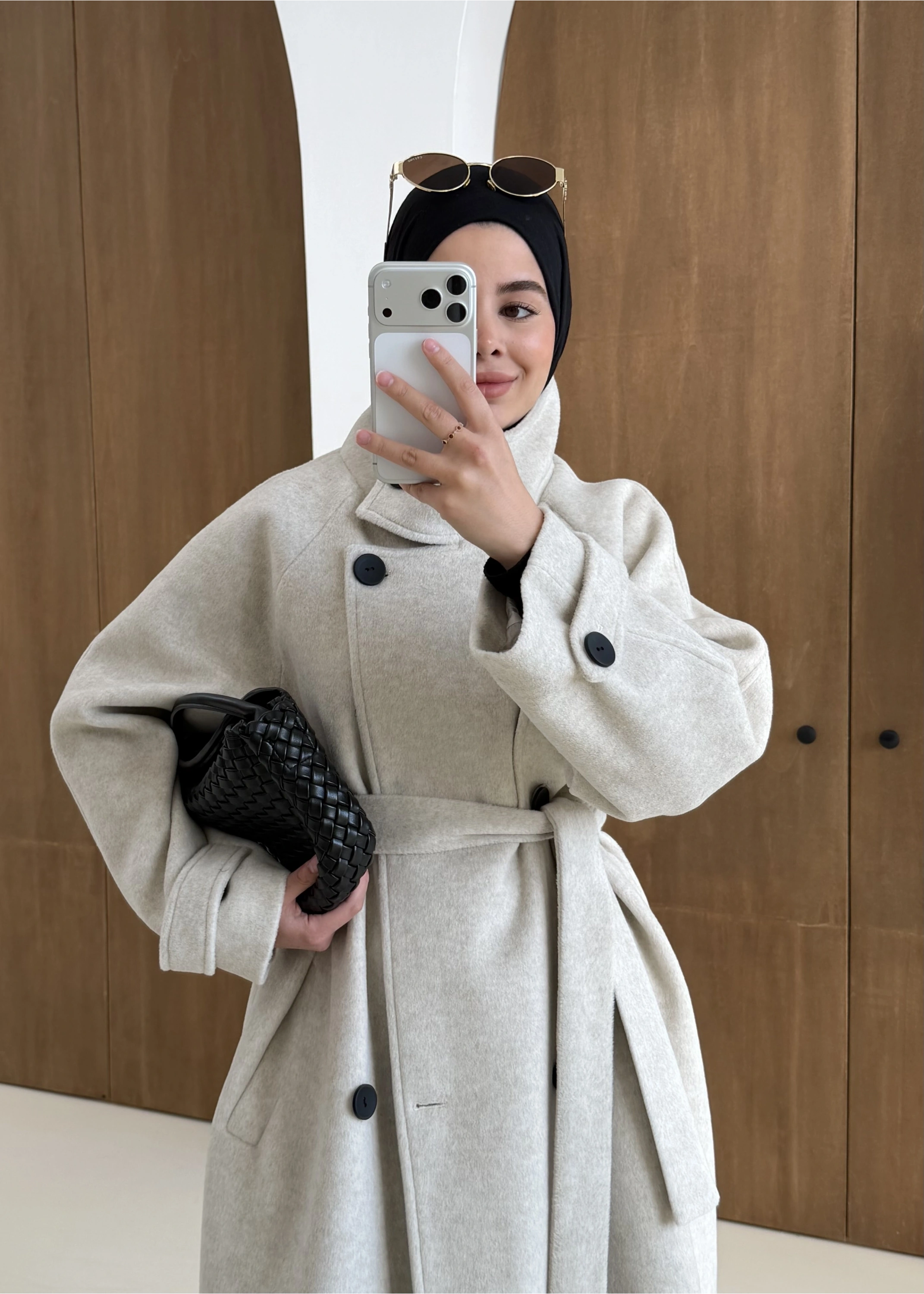 7120 İTHAL KUMAŞ KAPAKLI YAKALI KABAN bej