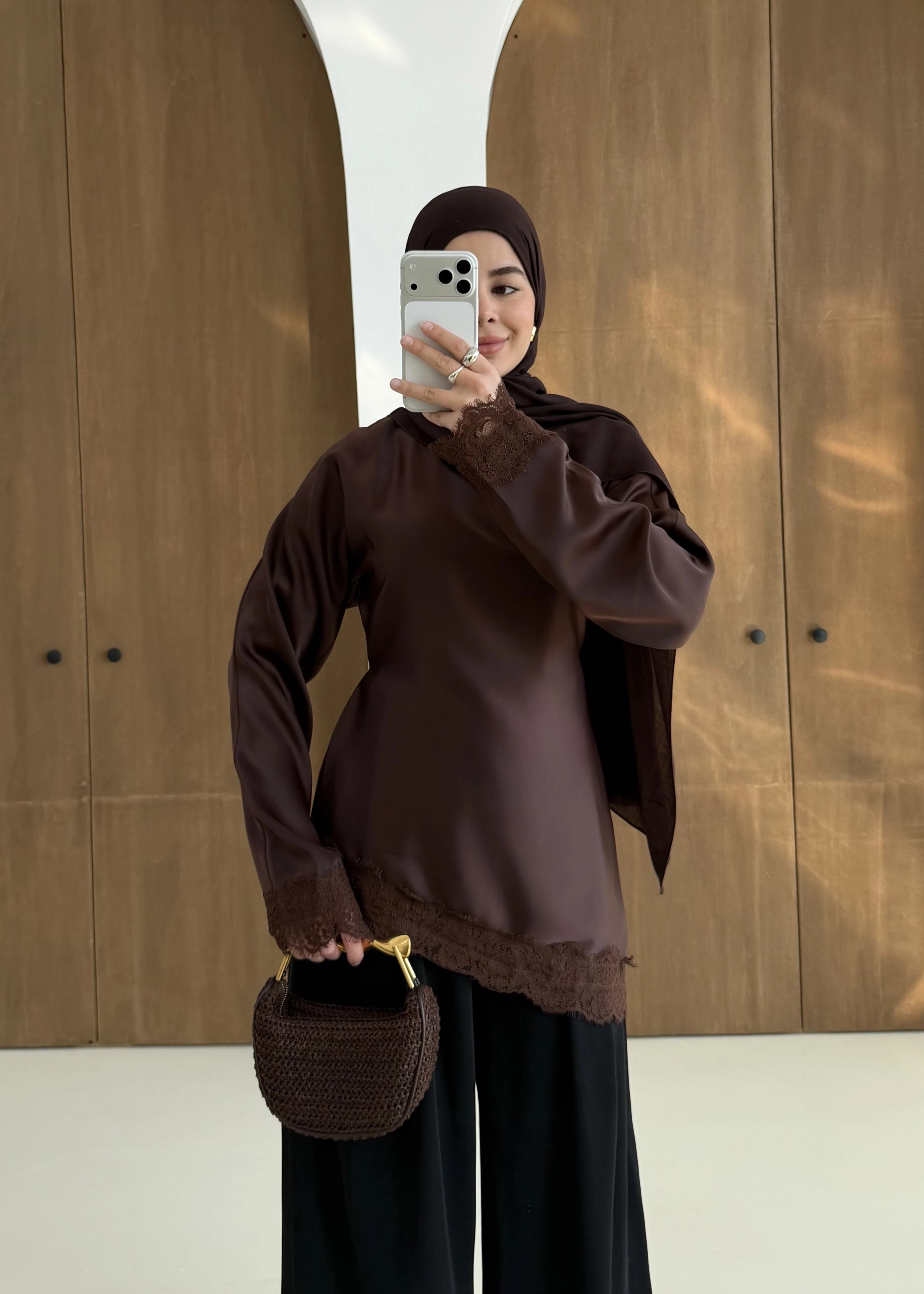 SATEN DANTEL DETAY ÜST KAHVE