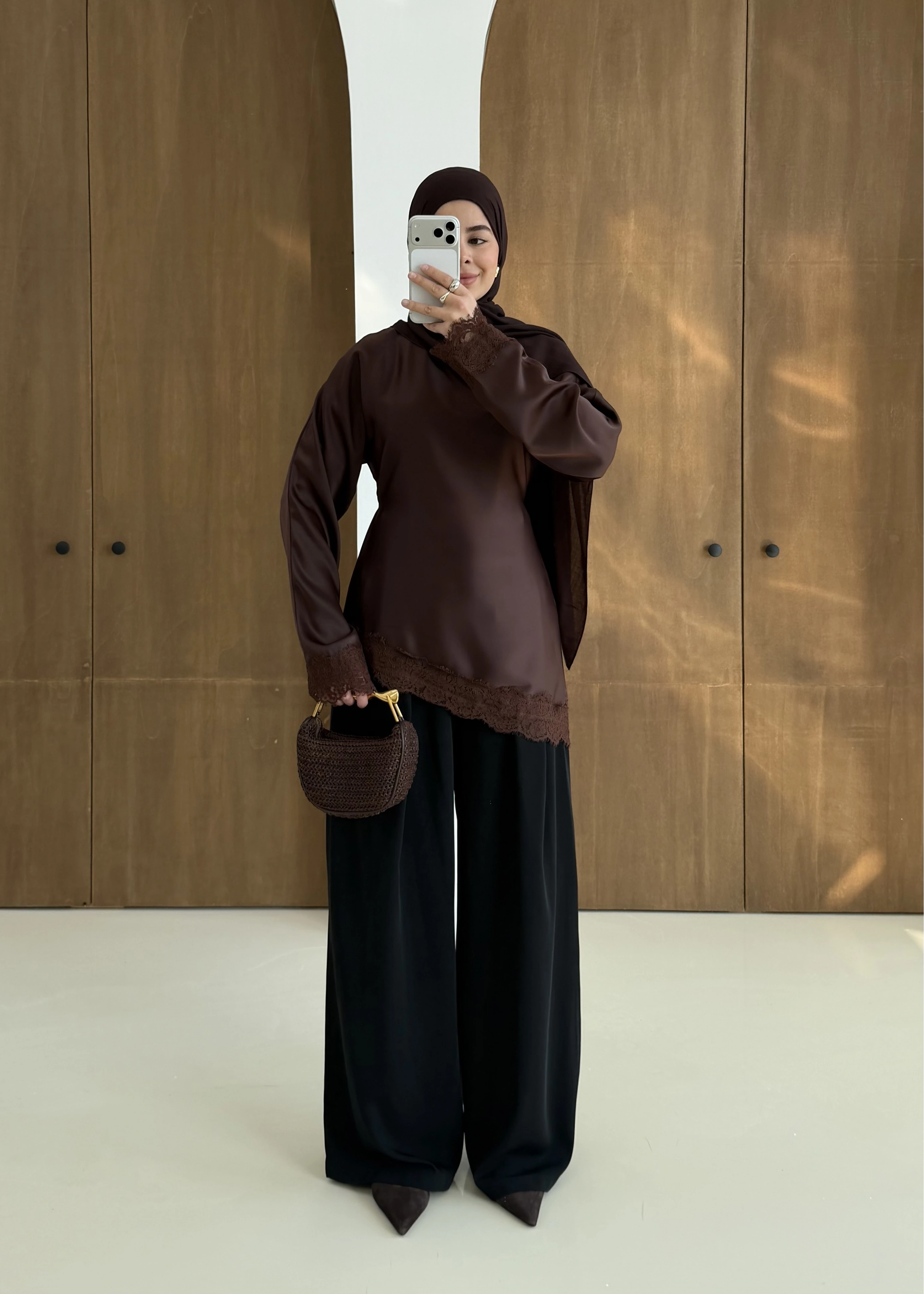 SATEN DANTEL DETAY ÜST KAHVE