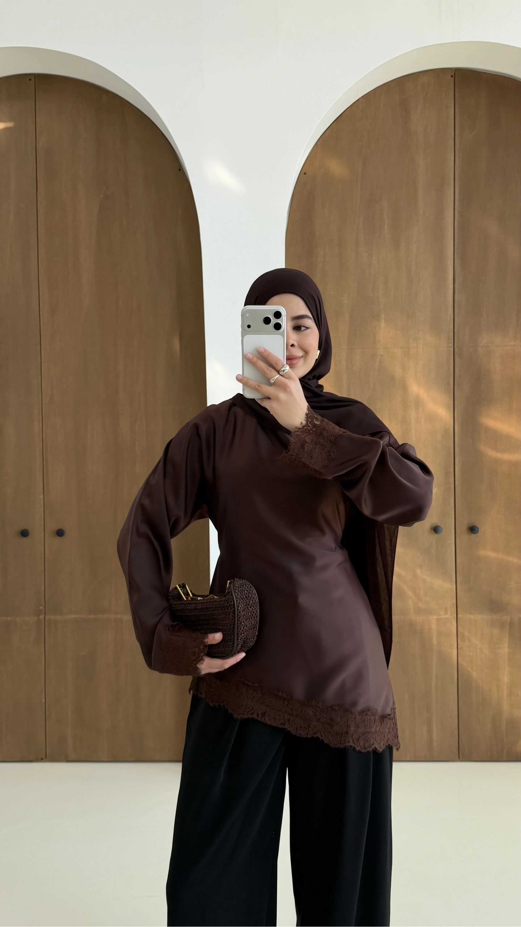 SATEN DANTEL DETAY ÜST KAHVE