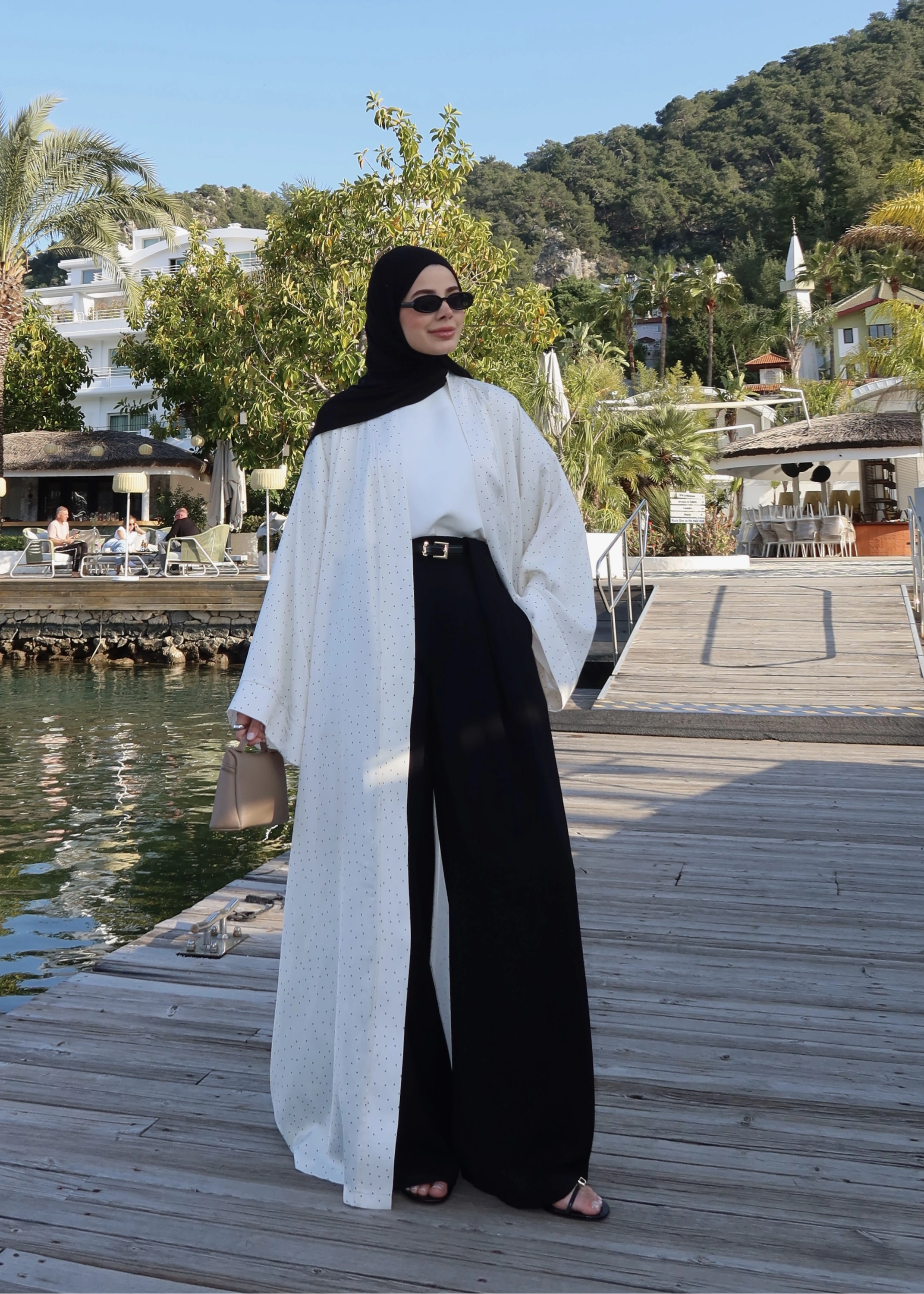 MİNİK PUANTİYE KEMERLİ ABAYA
