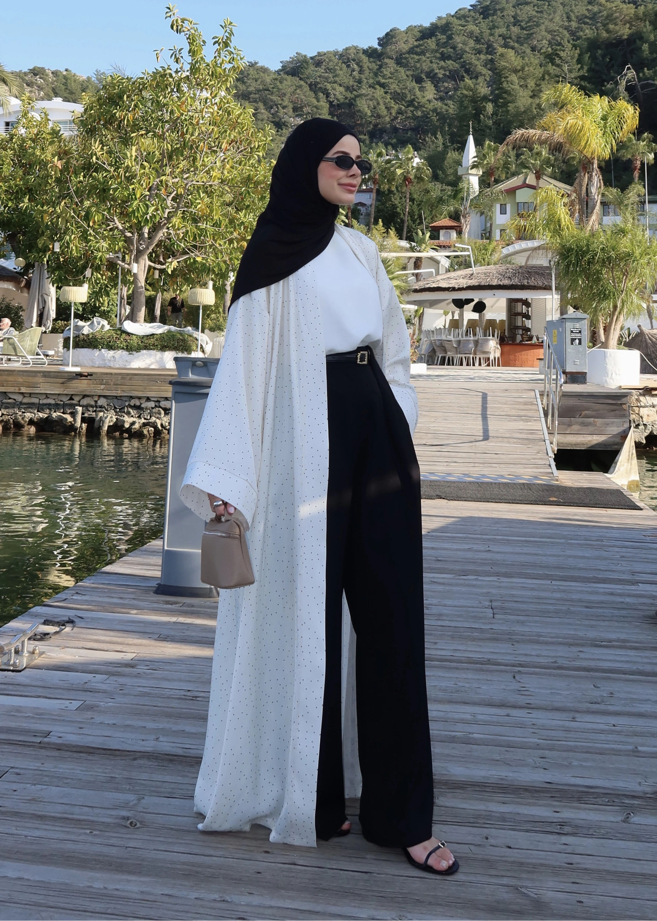 MİNİK PUANTİYE KEMERLİ ABAYA