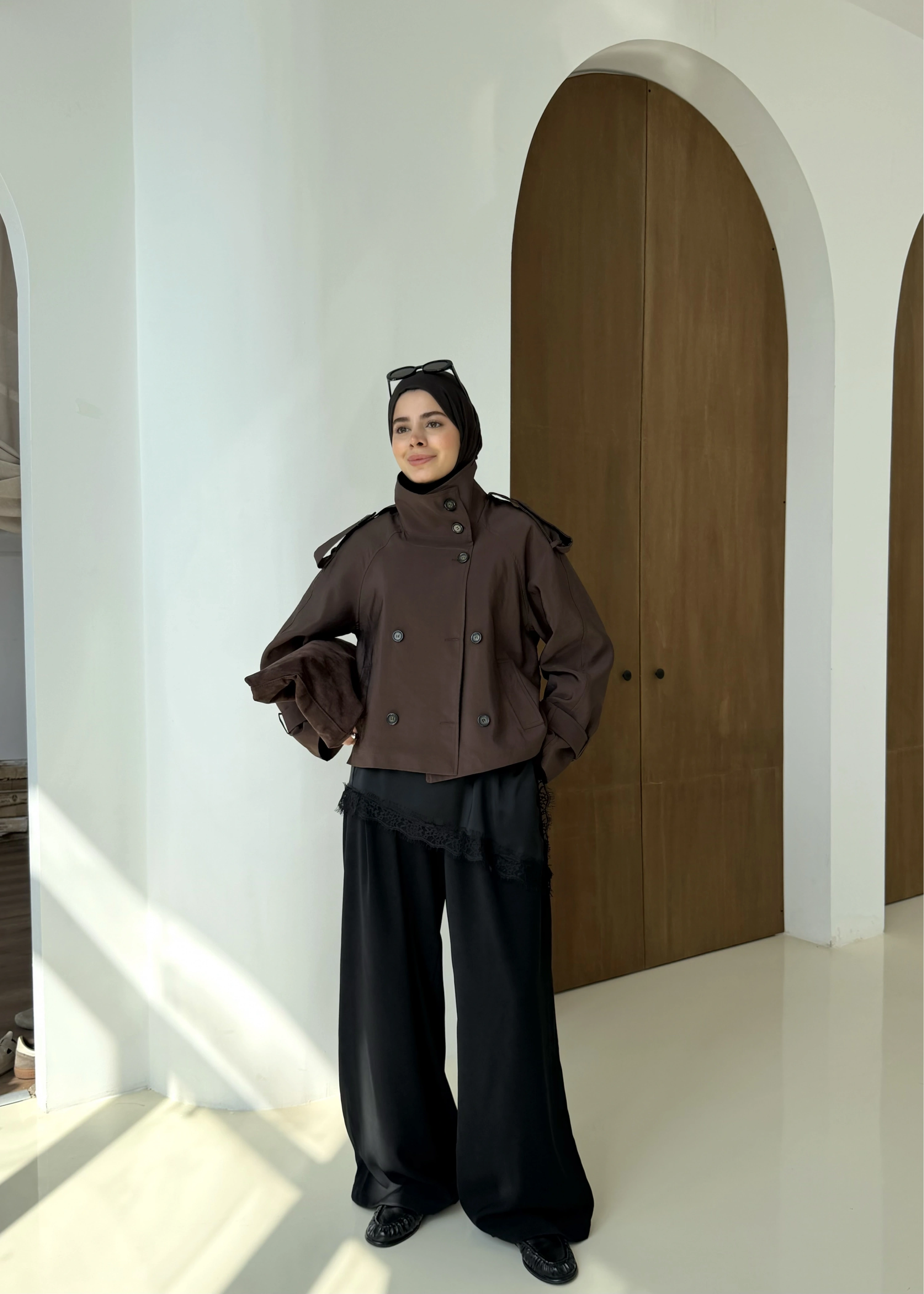 004 DİK YAKA KISA KUŞAKLI TRENÇKOT KAHVERENGİ