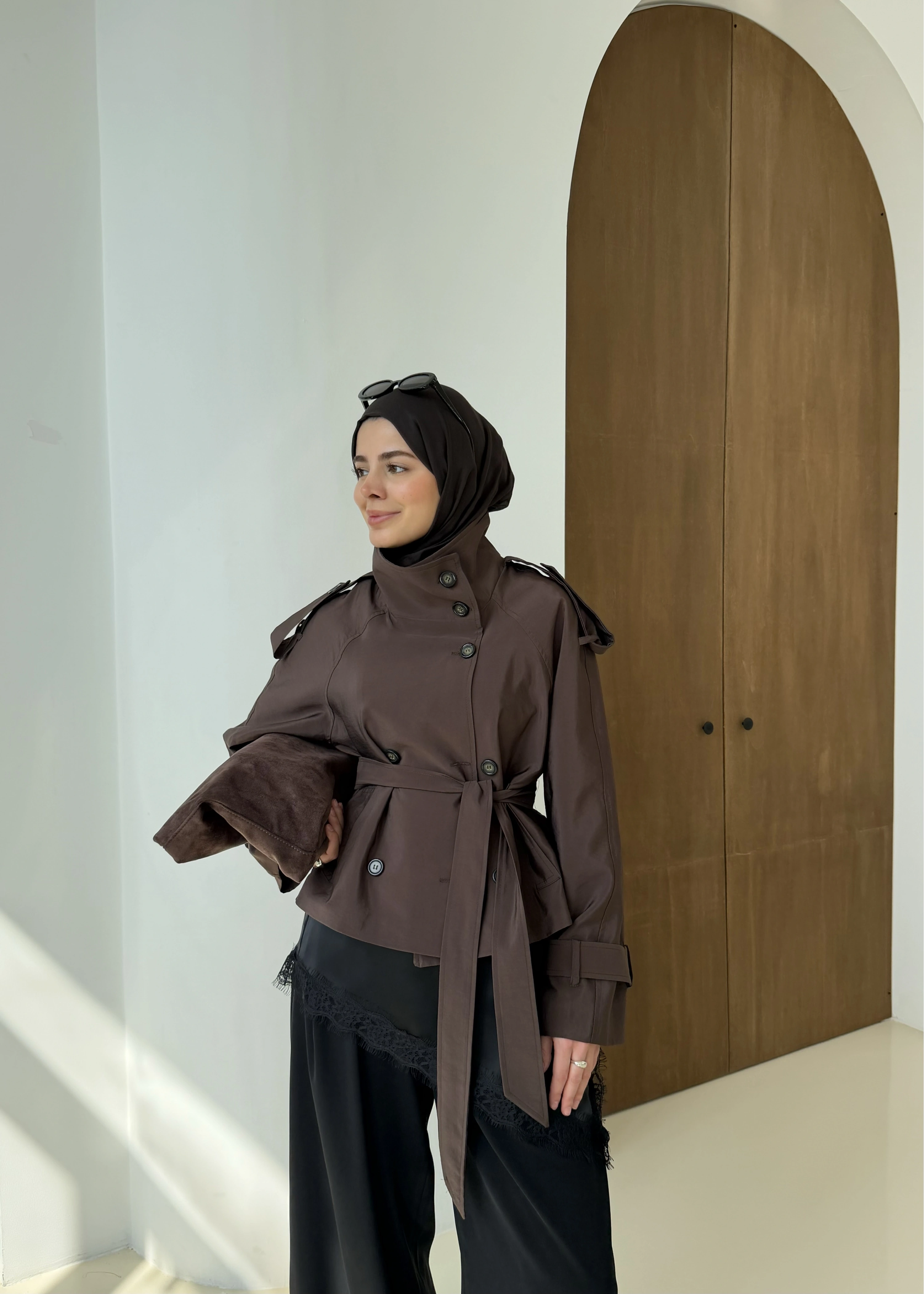 004 DİK YAKA KISA KUŞAKLI TRENÇKOT KAHVERENGİ