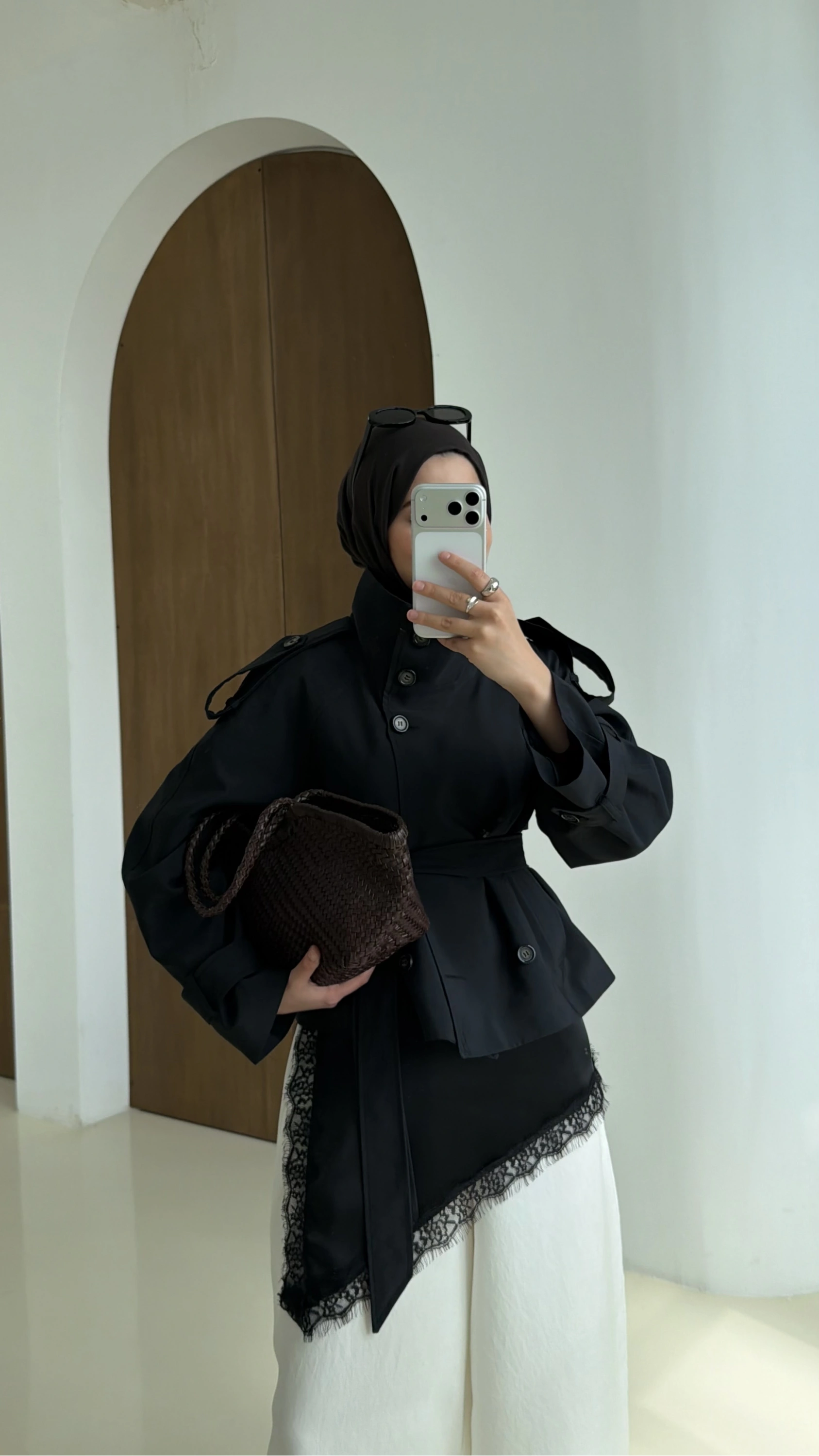 004 DİK YAKA KISA KUŞAKLI TRENÇKOT SİYAH