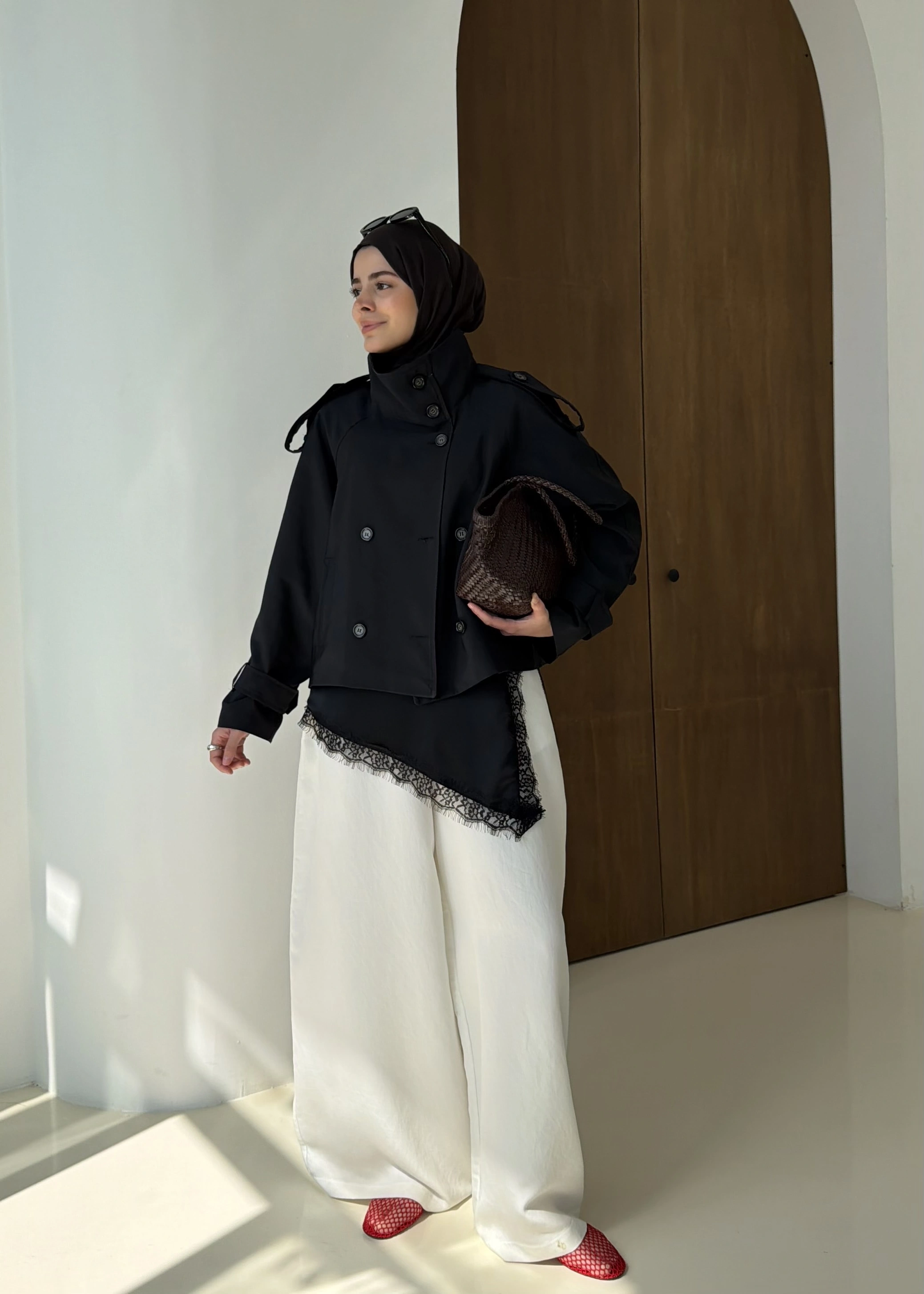 004 DİK YAKA KISA KUŞAKLI TRENÇKOT SİYAH