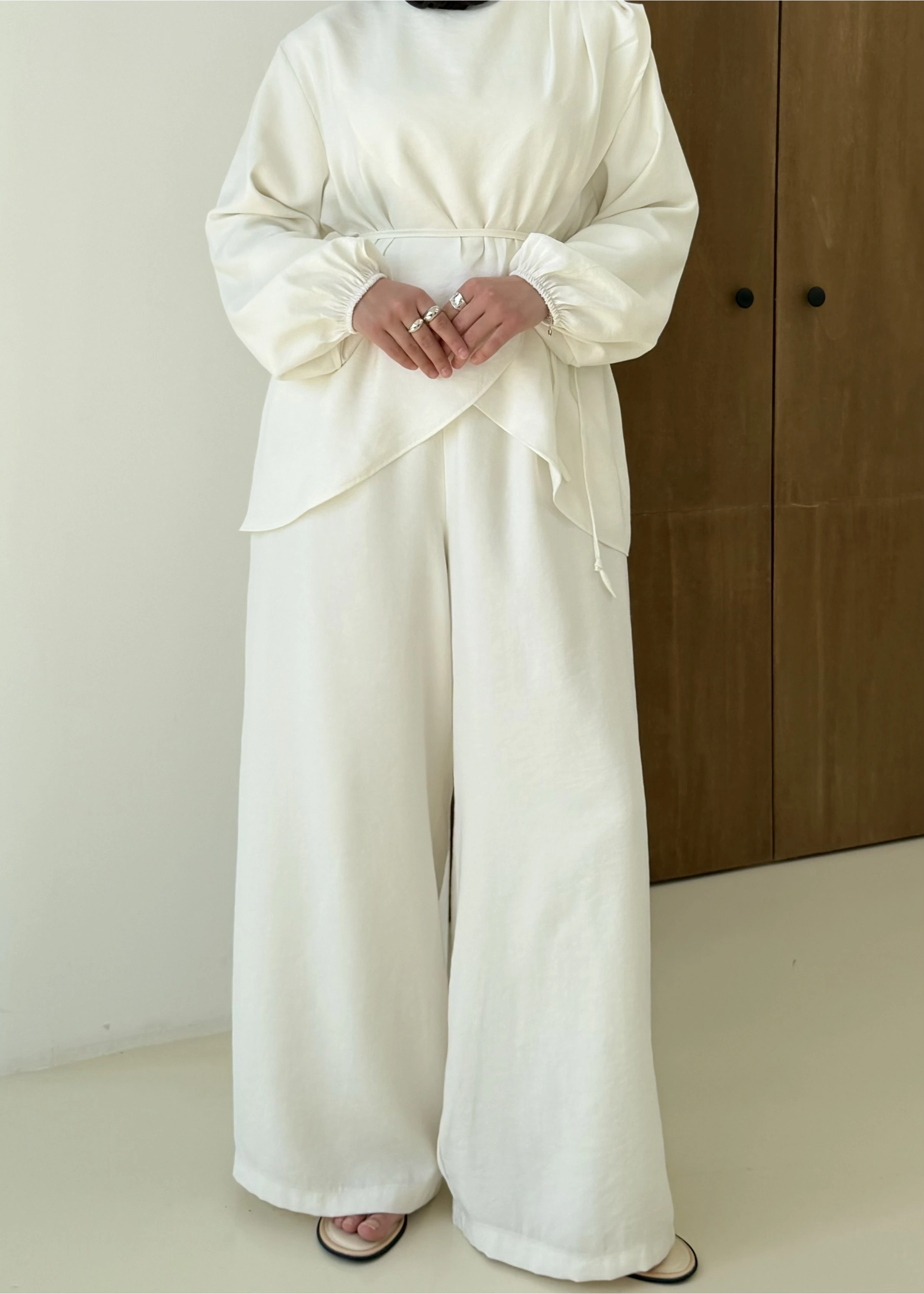 9118 ÇAPRAZ KAPAMALI TAKIM EKRU