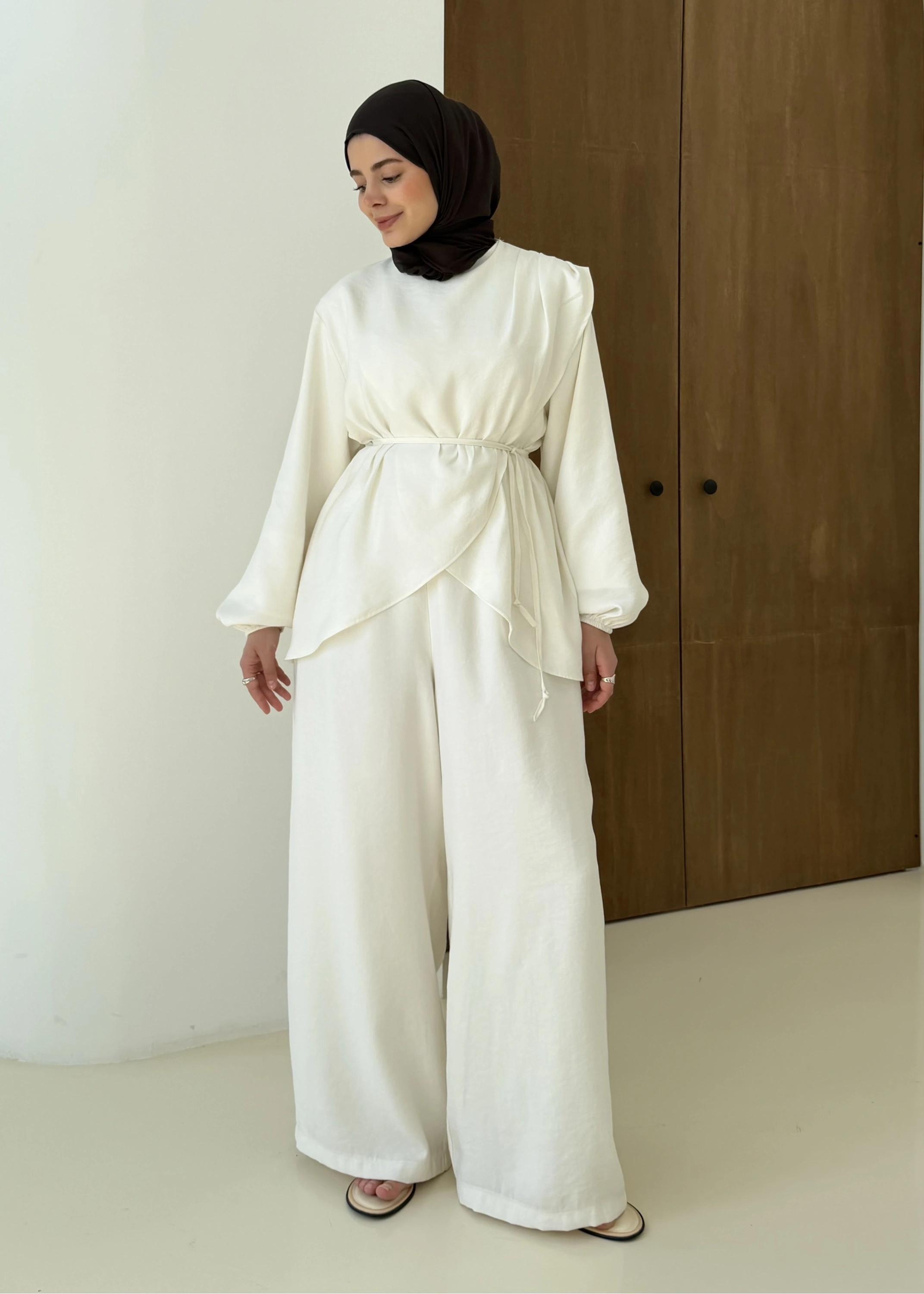 9118 ÇAPRAZ KAPAMALI TAKIM EKRU