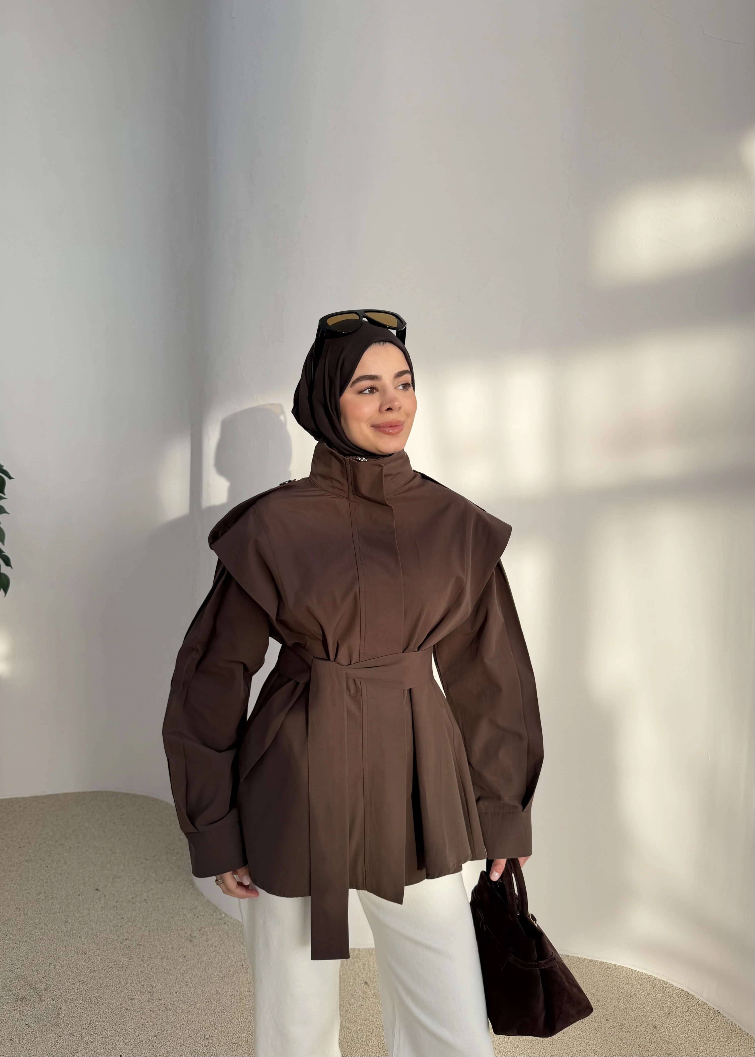 7623 DİK YAKA GENİŞ OMUZ TRENÇ KAHVE