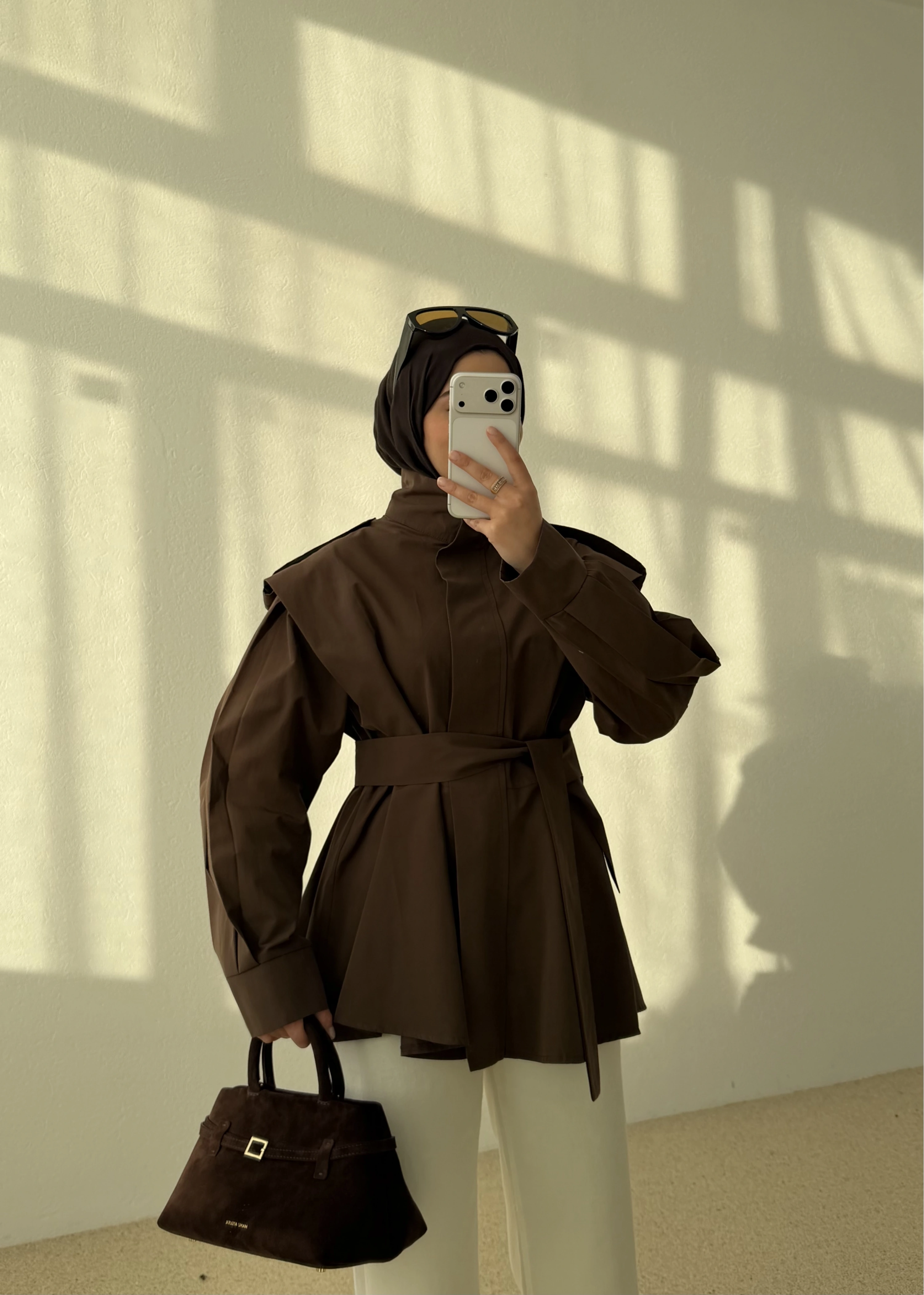 7623 DİK YAKA GENİŞ OMUZ TRENÇ KAHVE