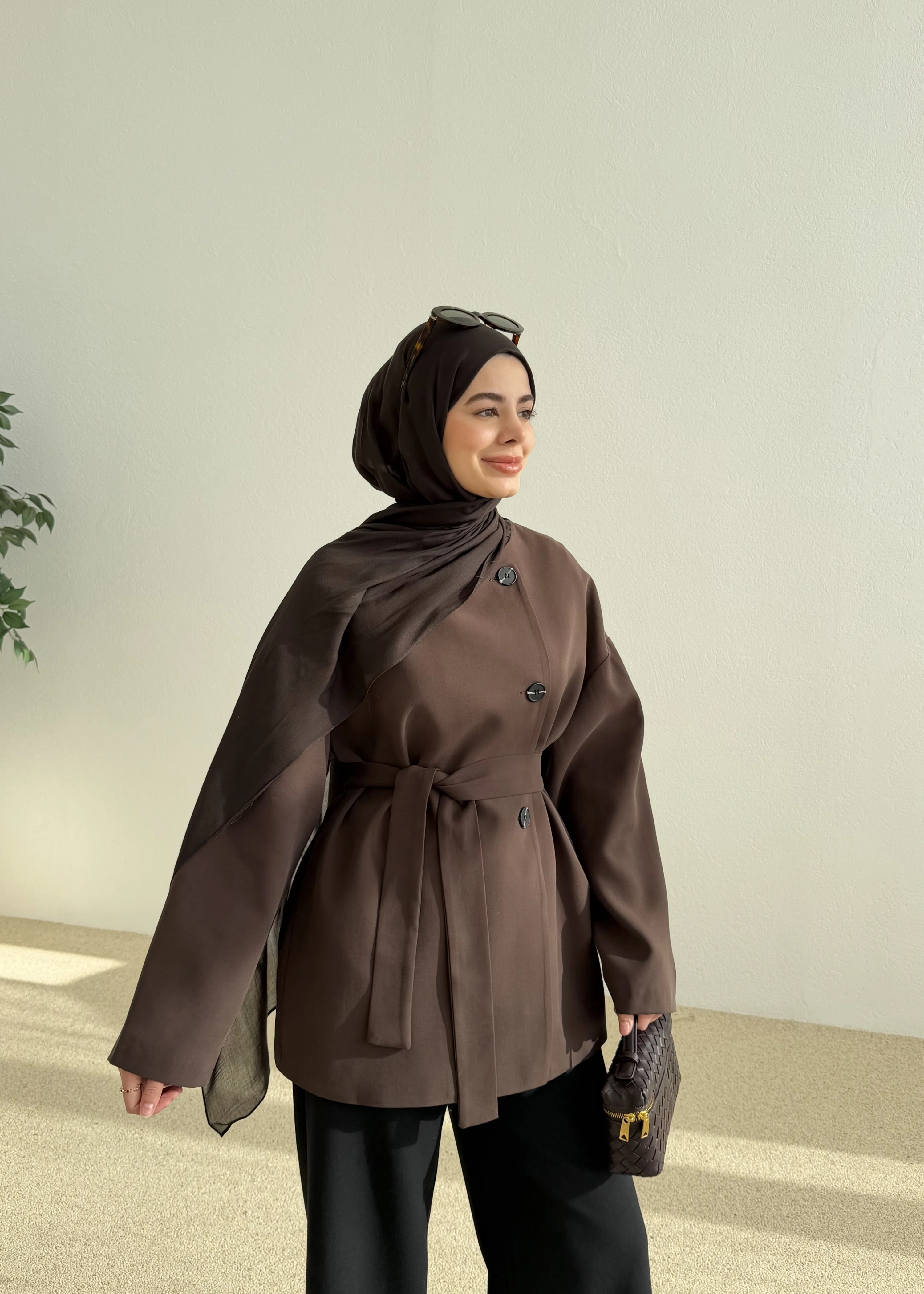 7672 KEMERLİ KISA TRENÇ KAHVE