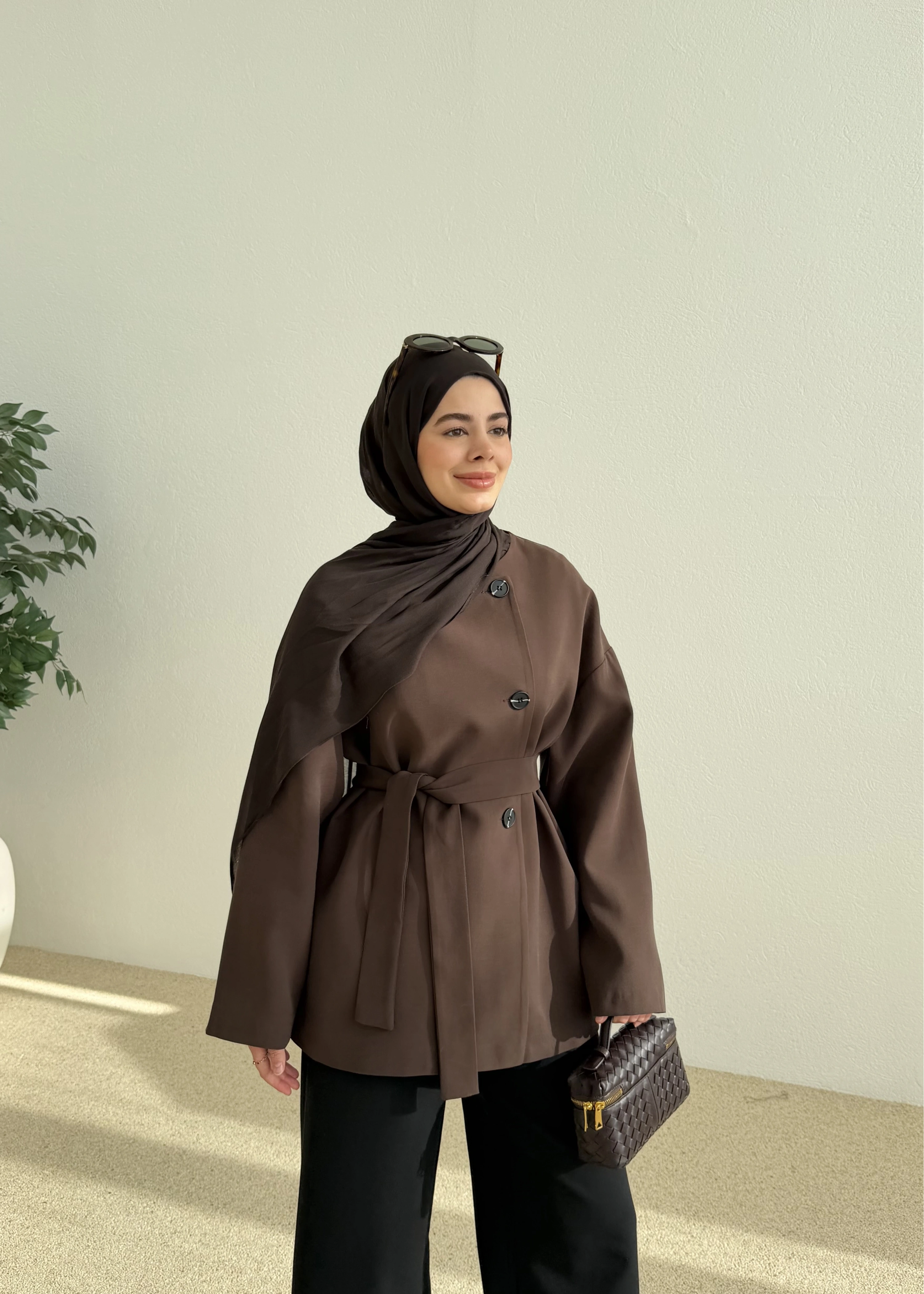 7672 KEMERLİ KISA TRENÇ KAHVE