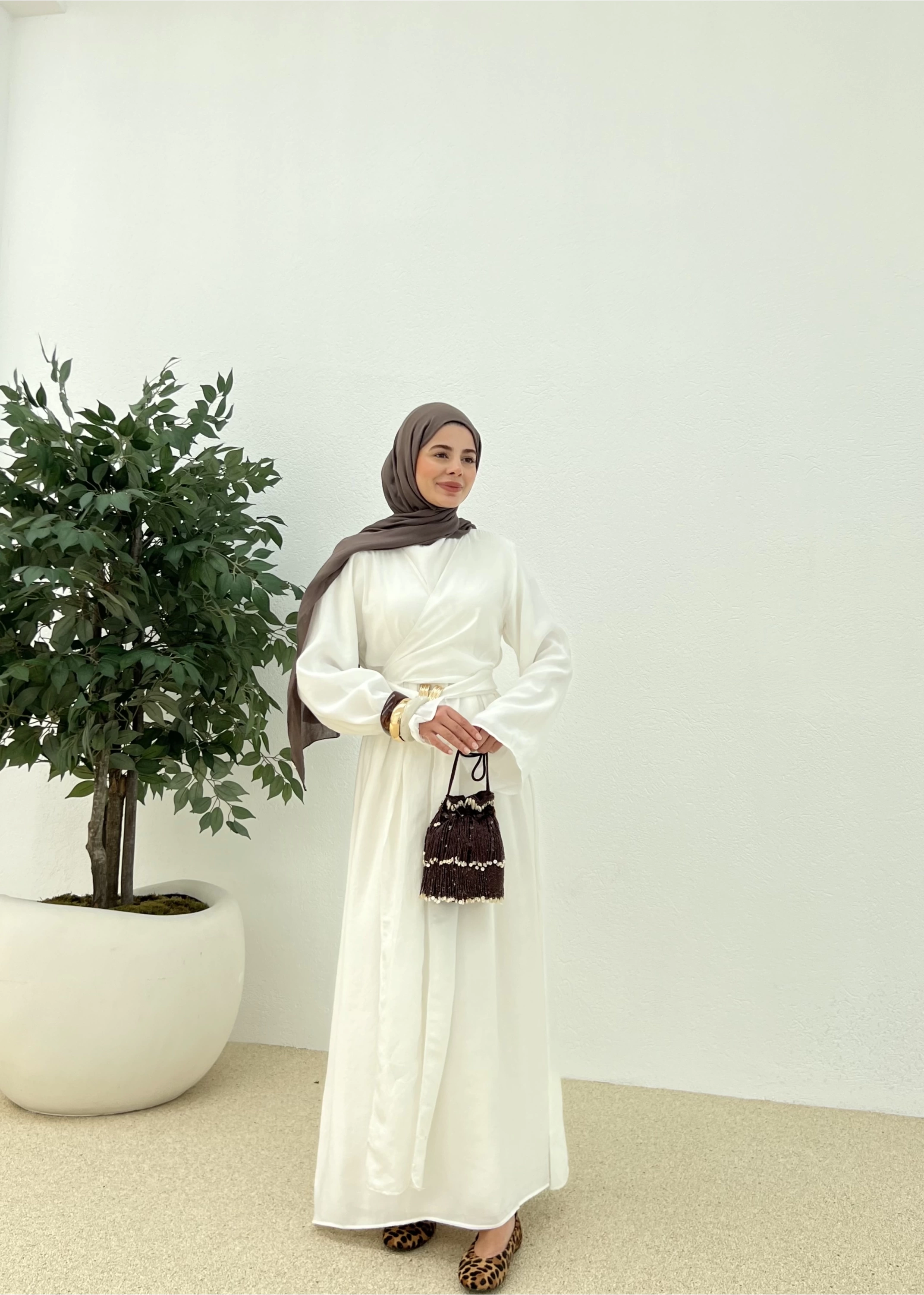 BROŞLU ARABİK ELBİSE BEJ