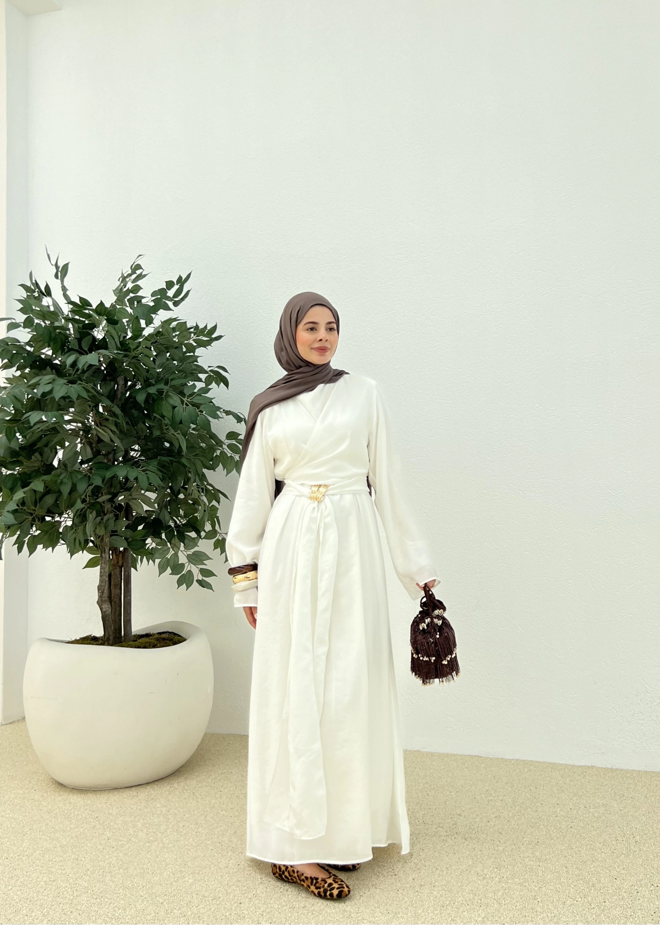 BROŞLU ARABİK ELBİSE BEJ