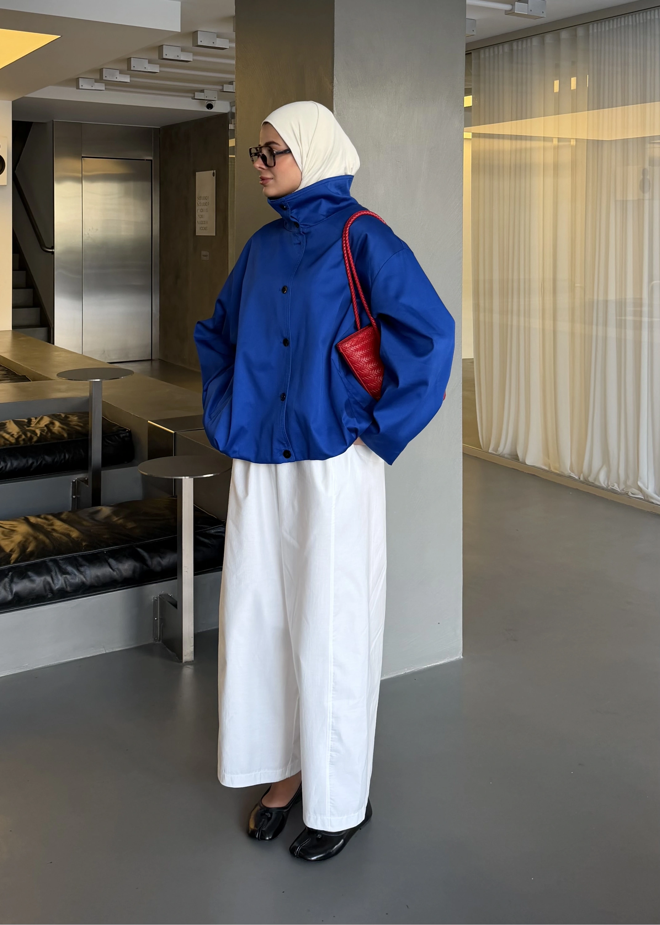 DİK YAKA DÜĞMELİ BOMBER CEKET SAKS MAVİ