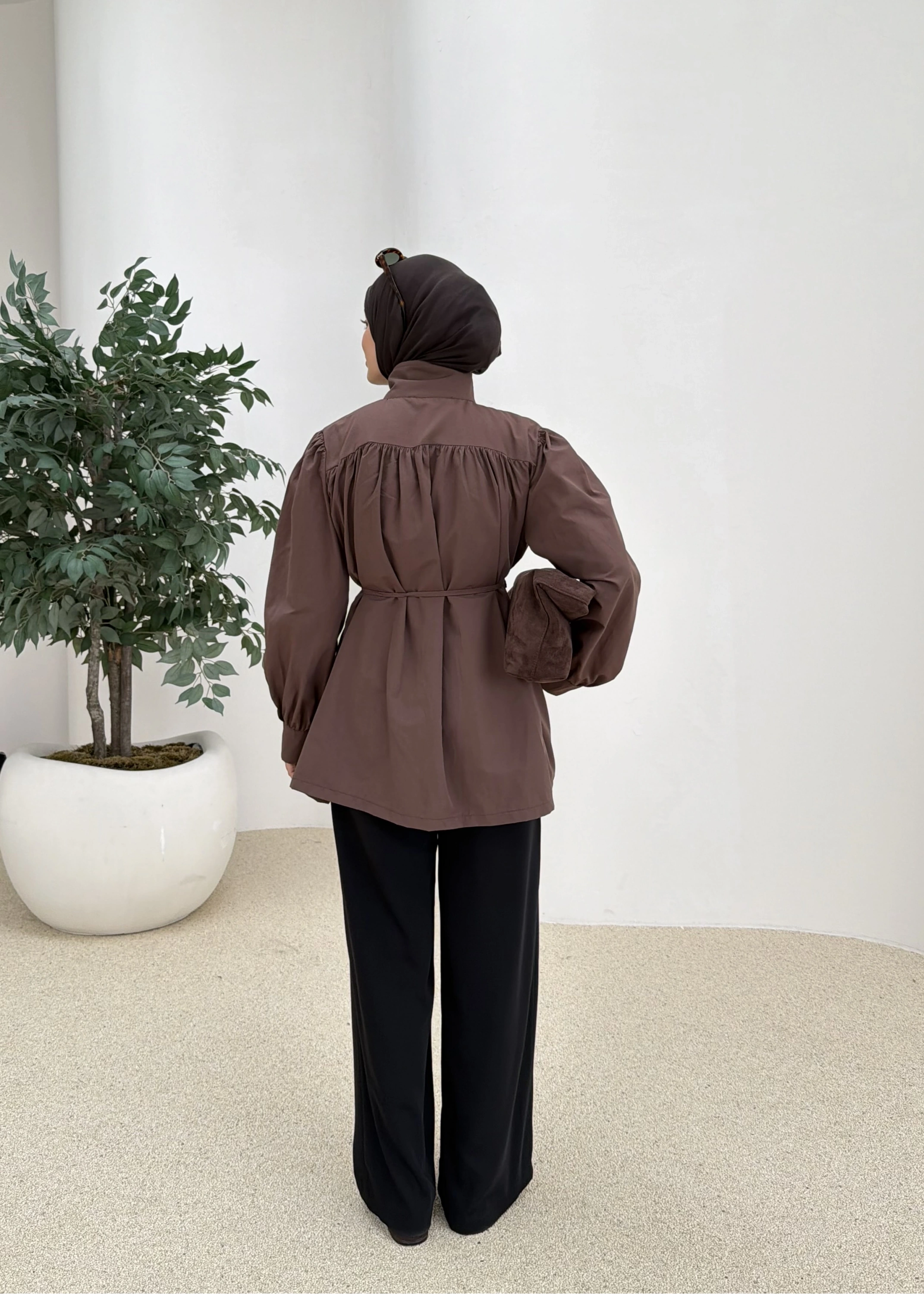 DİK YAKA GÖMLEK kahve