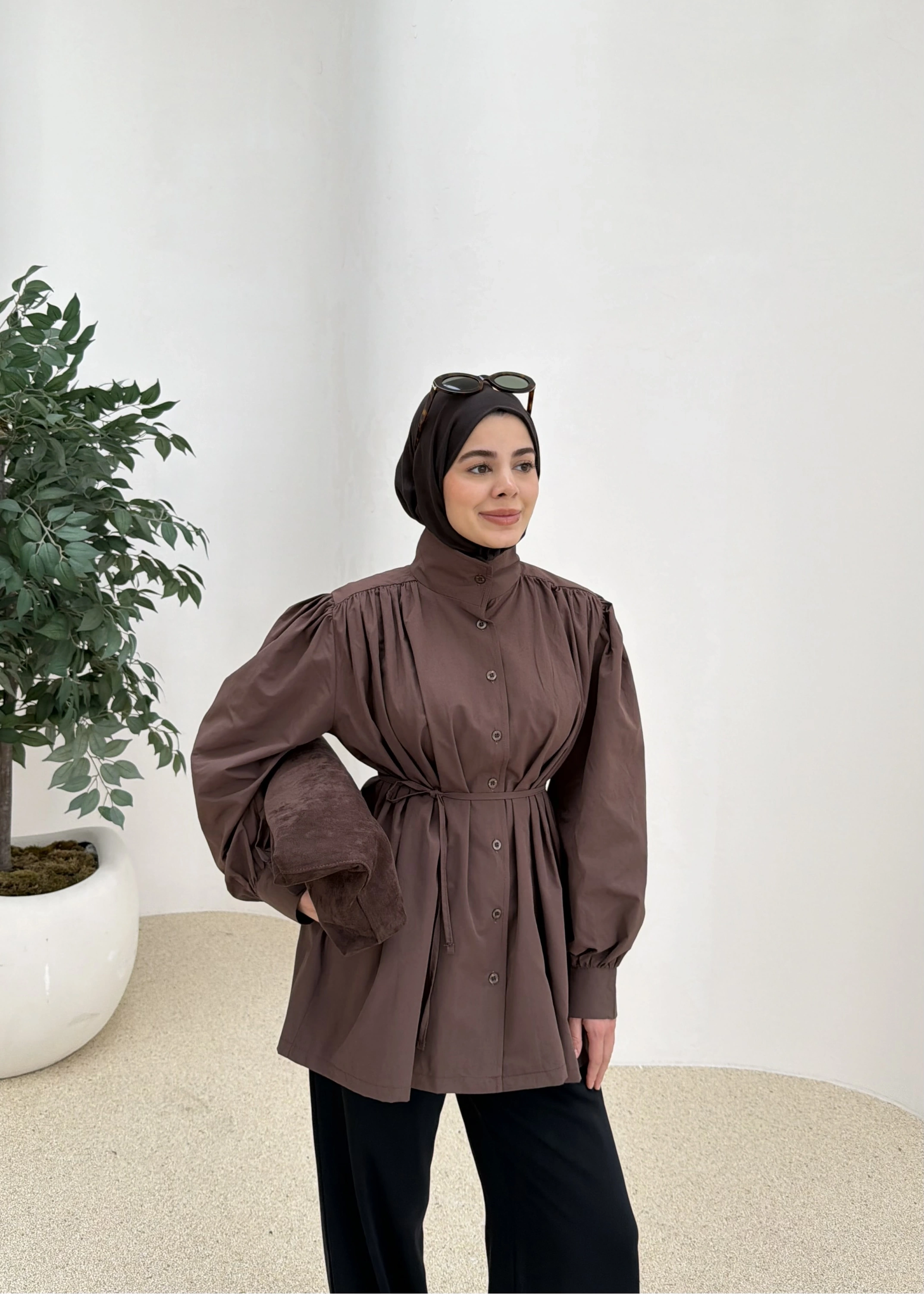 DİK YAKA GÖMLEK kahve