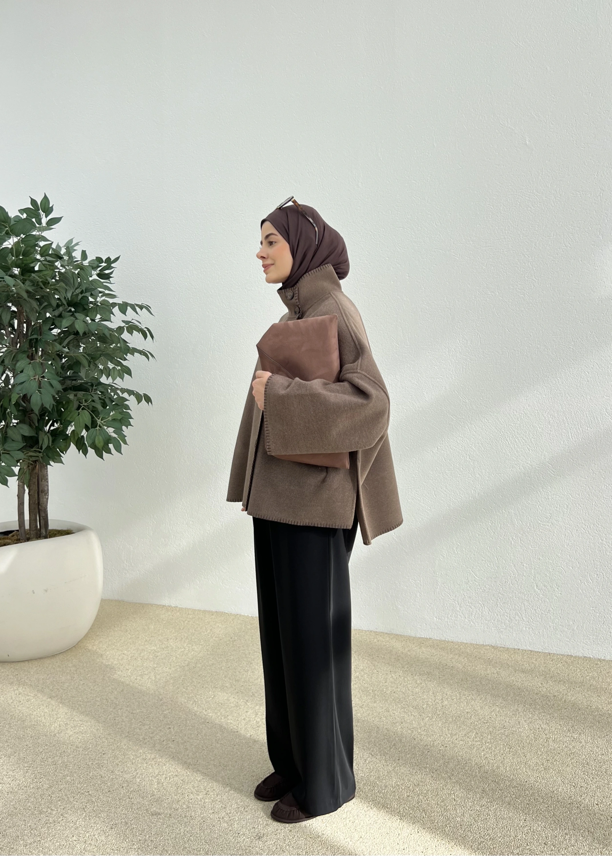 DİKİŞLİ DİK YAKA KABAN sütlü