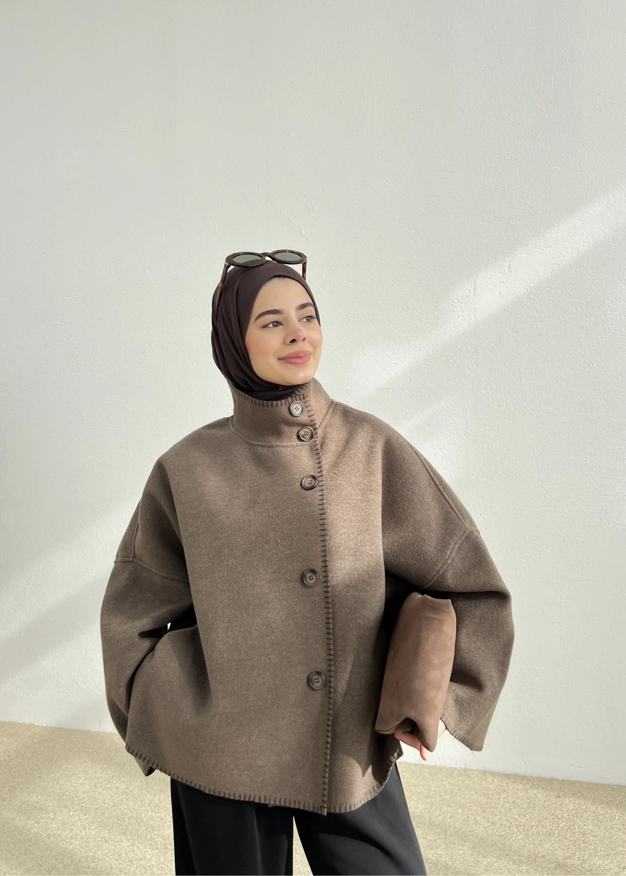 DİKİŞLİ DİK YAKA KABAN sütlü