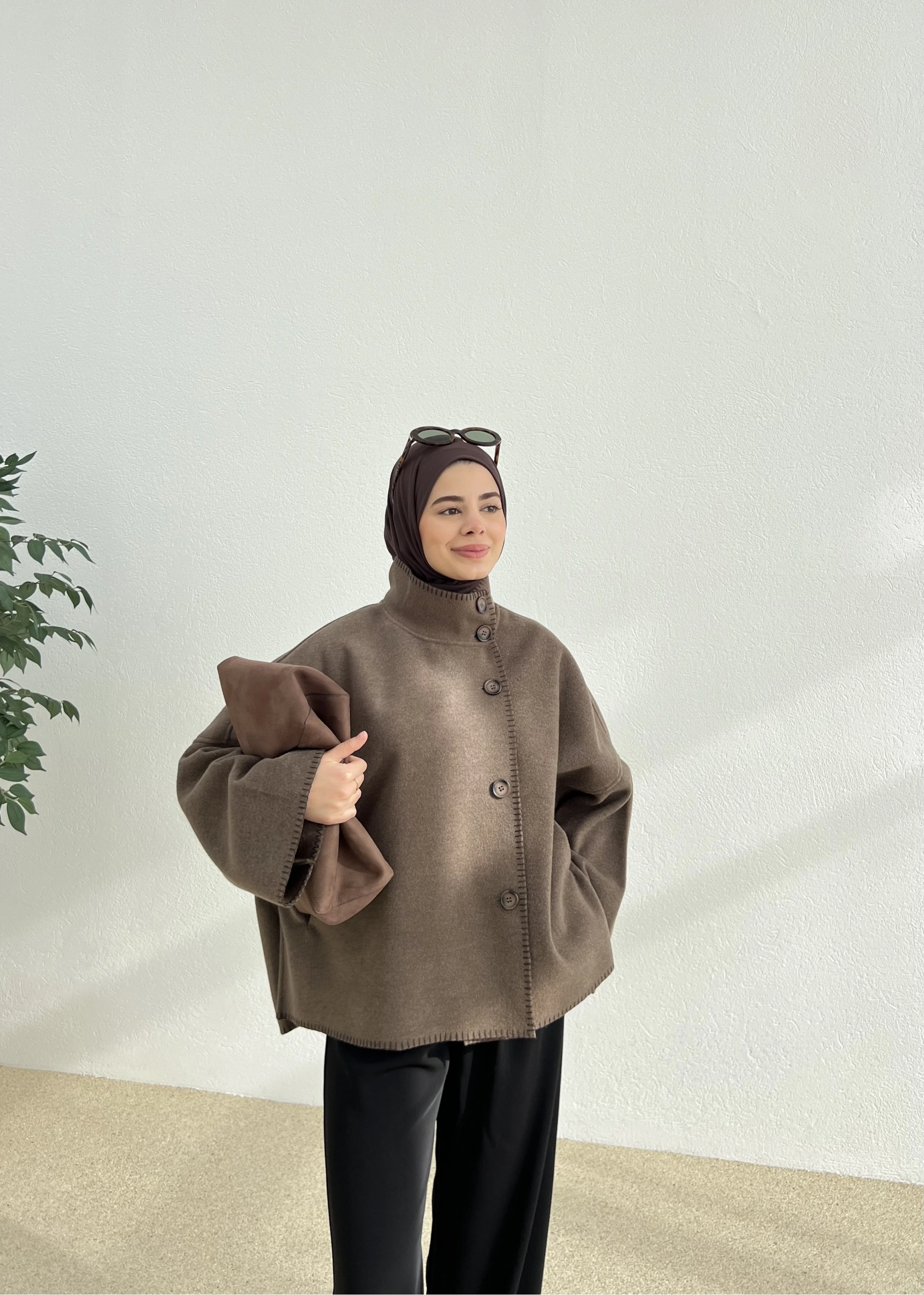 DİKİŞLİ DİK YAKA KABAN sütlü