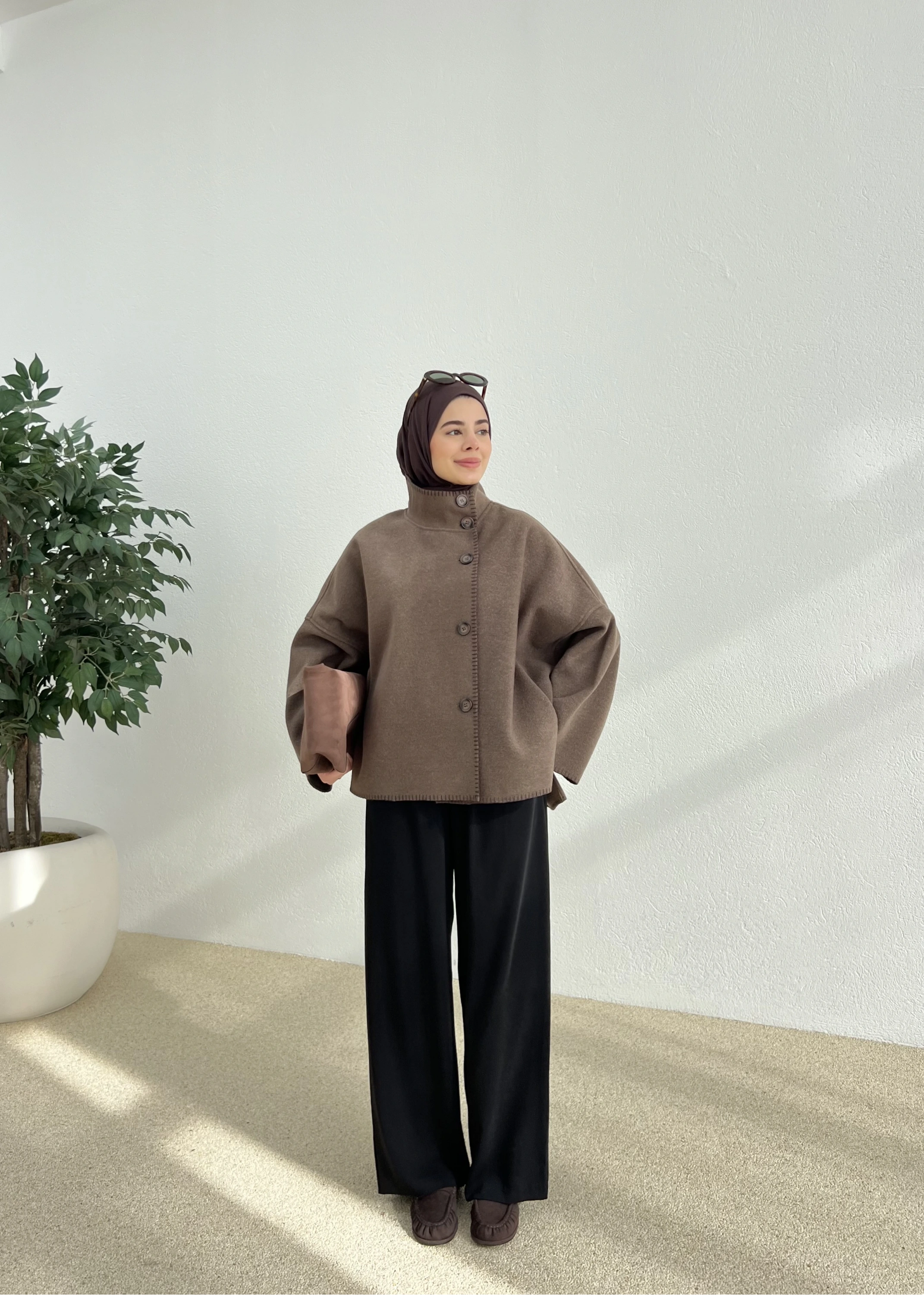 DİKİŞLİ DİK YAKA KABAN sütlü