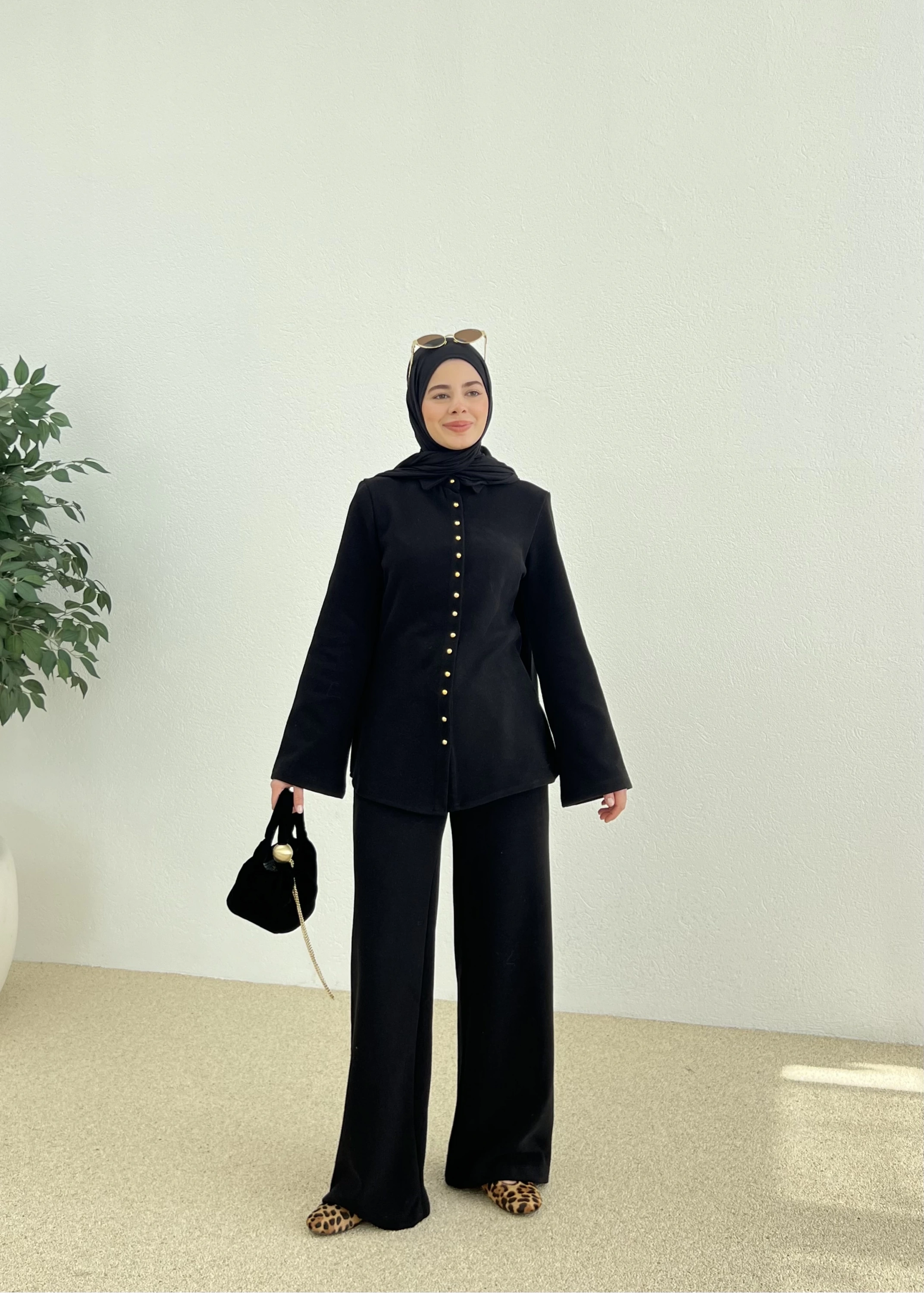 GOLD DÜĞMELİ MİNİMAL TAKIM siyah