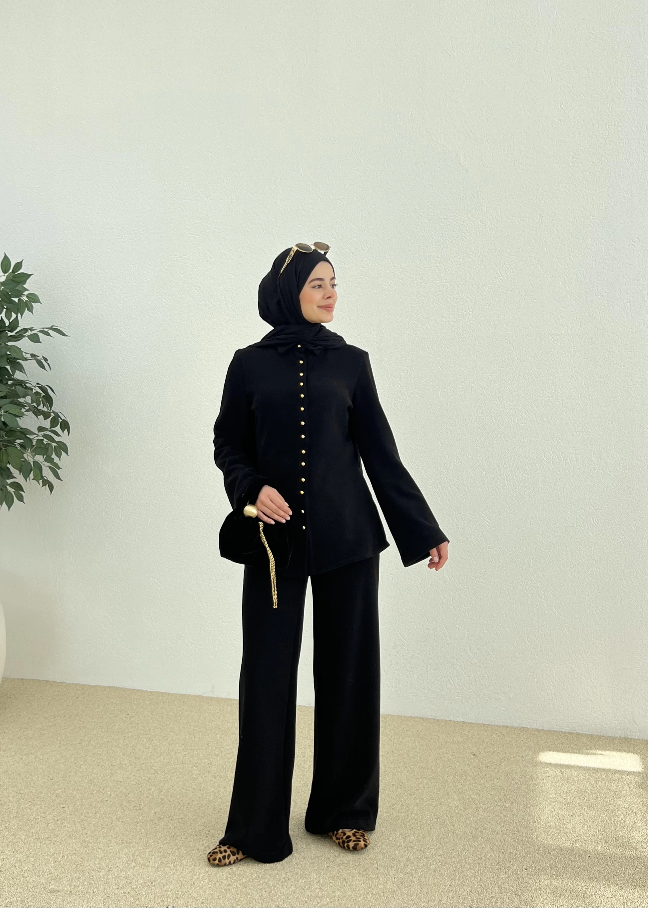 GOLD DÜĞMELİ MİNİMAL TAKIM siyah