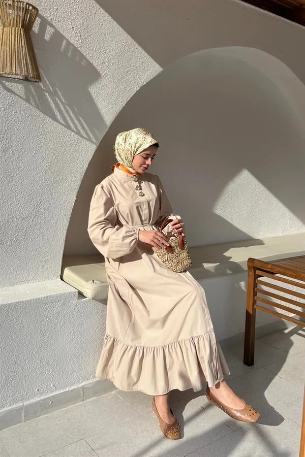 GOLD ÖNDEN DÜĞMELİ ELBİSE KREM