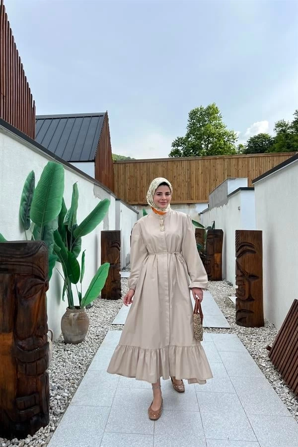 GOLD ÖNDEN DÜĞMELİ ELBİSE KREM