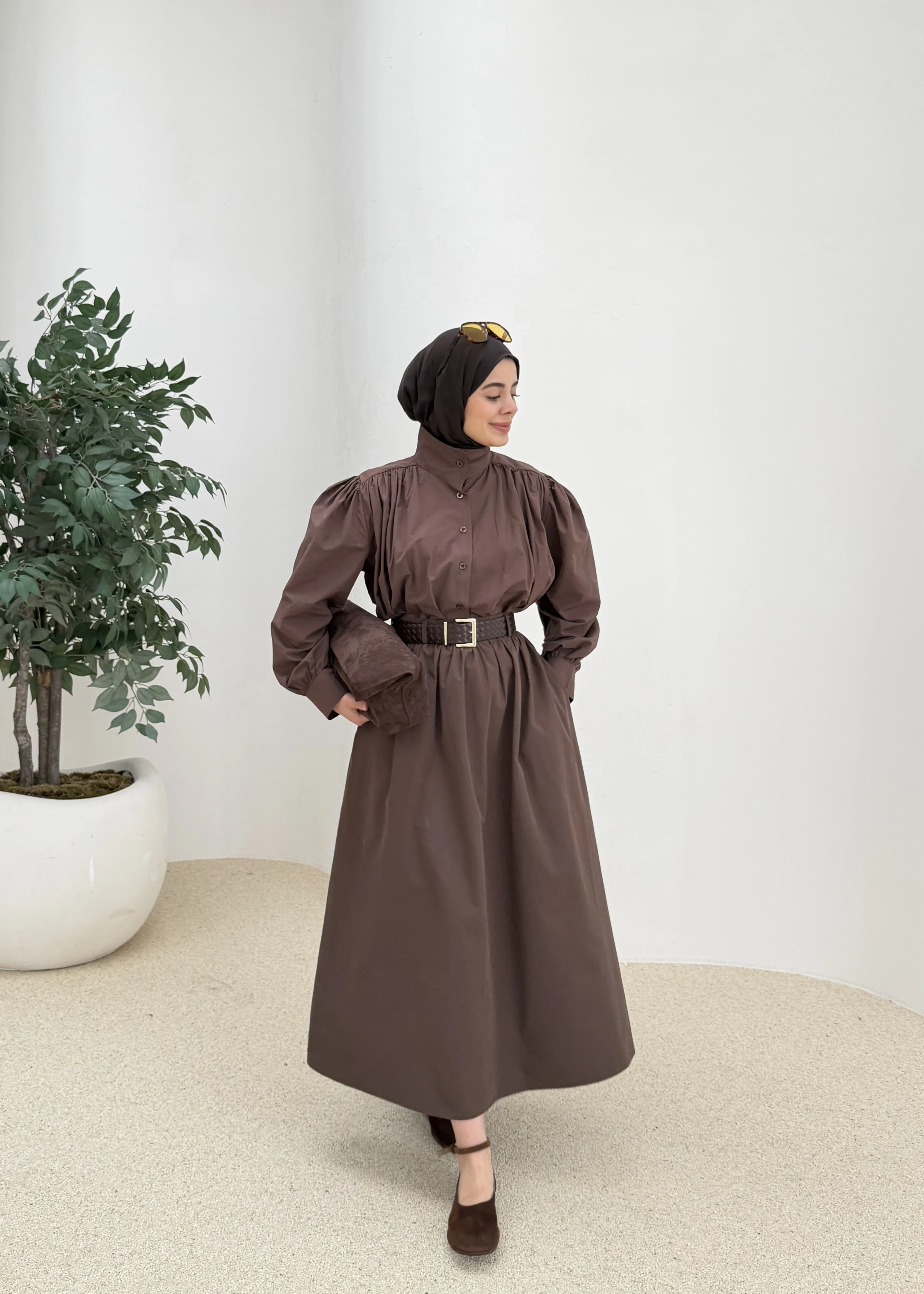 GÖMLEKLİ DİK YAKA TAKIM kahve