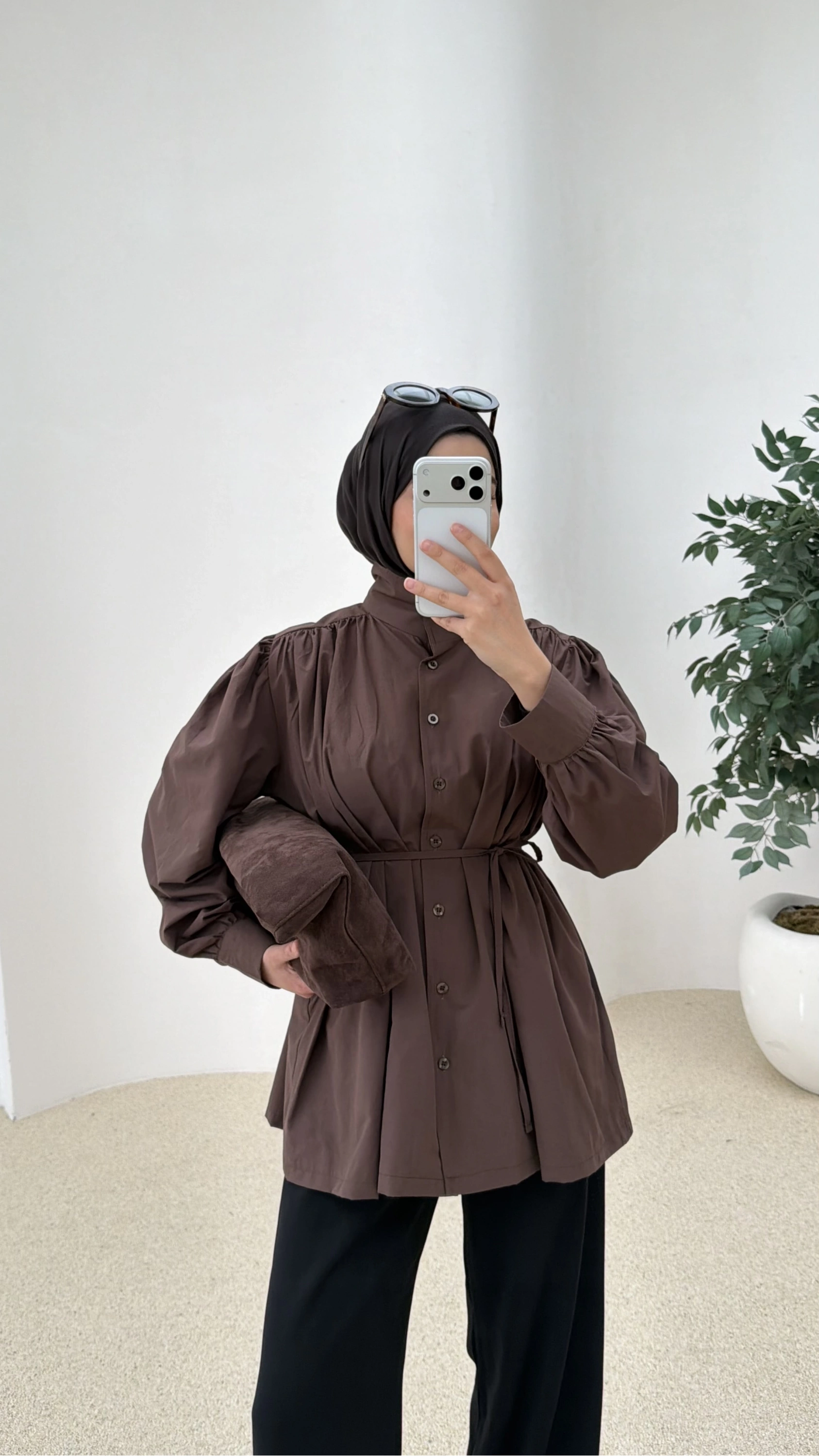 GÖMLEKLİ DİK YAKA TAKIM kahve